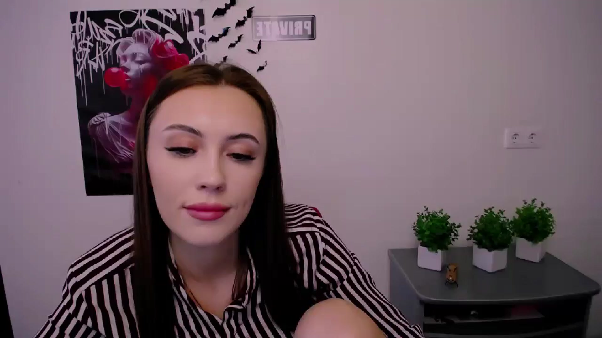 Gallery image thumbnail from Nikonara_'s myfreecams stream on, 04/18/2025, 15:28 image 17 of 20