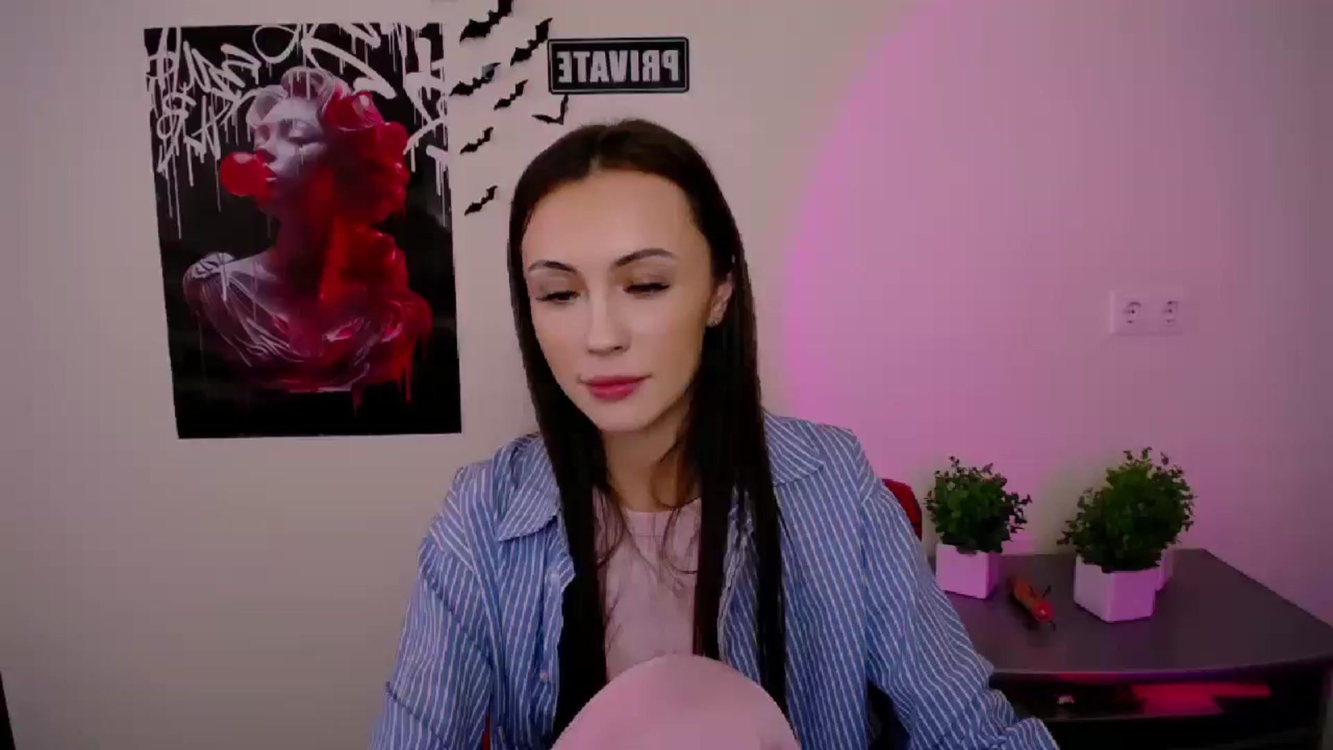 Gallery image thumbnail from Nikonara_'s myfreecams stream on, 04/20/2025, 14:21 image 20 of 20