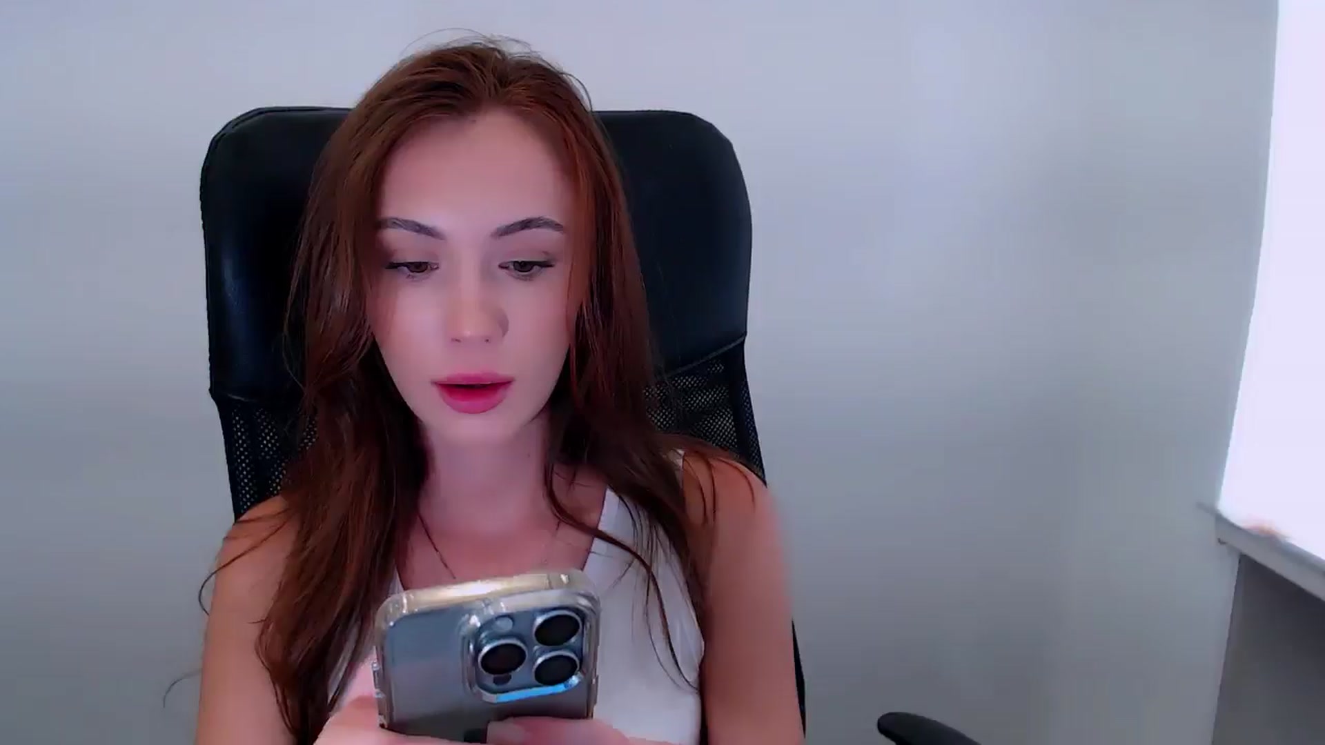 Gallery image thumbnail from Nikonara_'s myfreecams stream on, 07/06/2025, 14:11 image 17 of 20