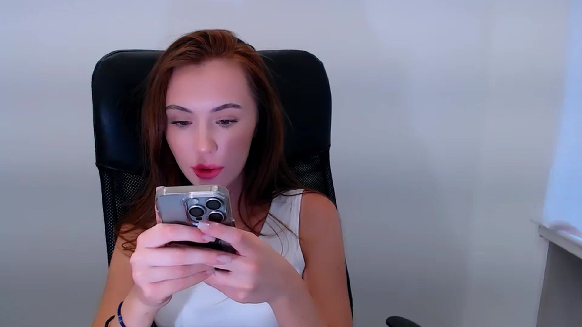 Gallery image thumbnail from Nikonara_'s myfreecams stream on, 07/06/2025, 17:03 image 17 of 20