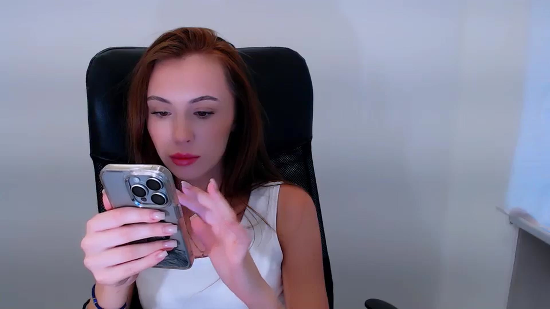 Gallery image thumbnail from Nikonara_'s myfreecams stream on, 07/06/2025, 17:03 image 18 of 20