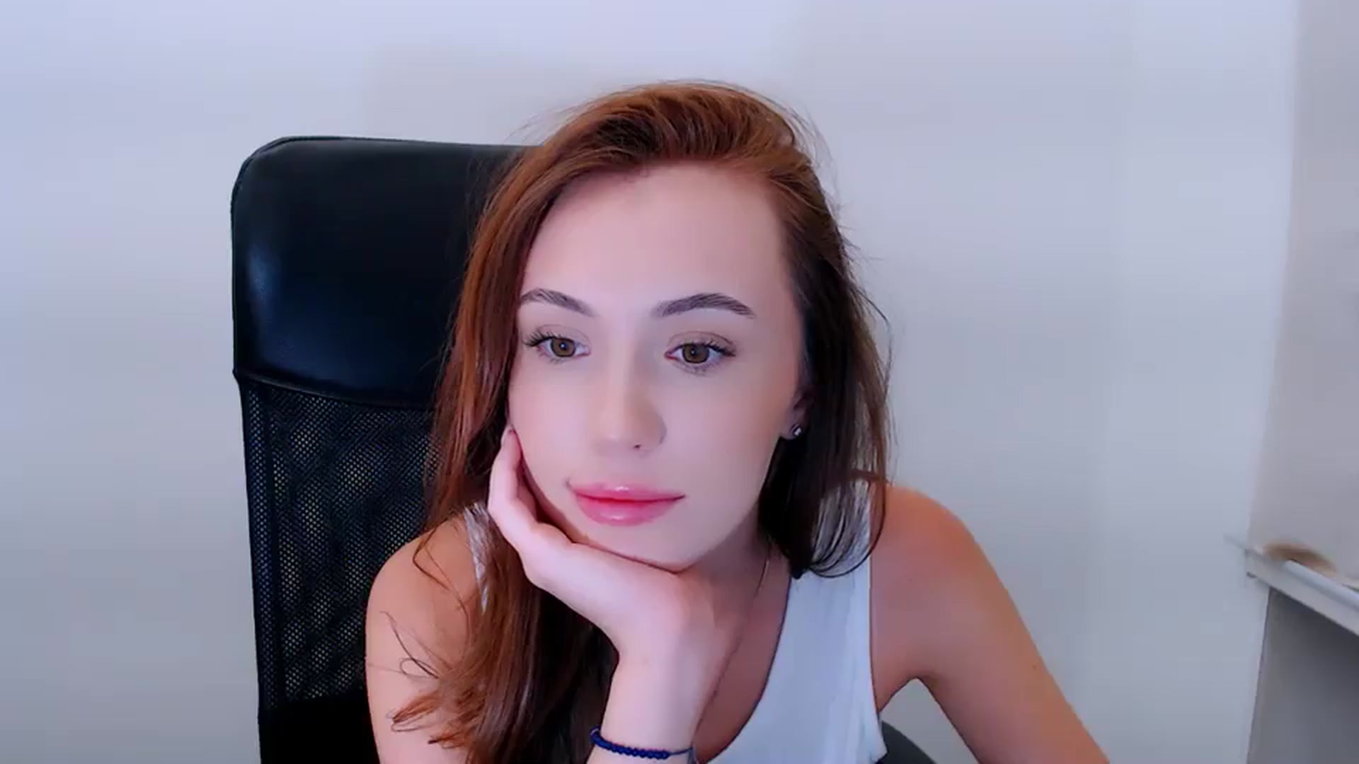 Gallery image thumbnail from Nikonara_'s myfreecams stream on, 07/06/2025, 18:43 image 13 of 20