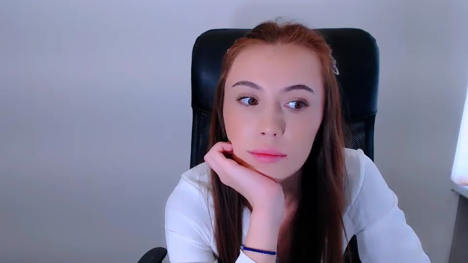 Gallery image thumbnail from Nikonara_'s myfreecams stream on, 07/07/2025, 12:37 image 14 of 20