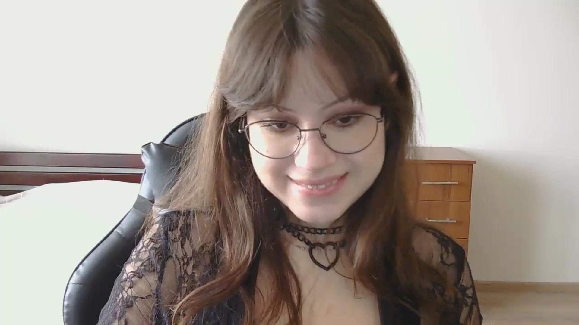 Gallery image thumbnail from NikssiKitty's myfreecams stream on, 04/06/2026, 14:02 image 11 of 20