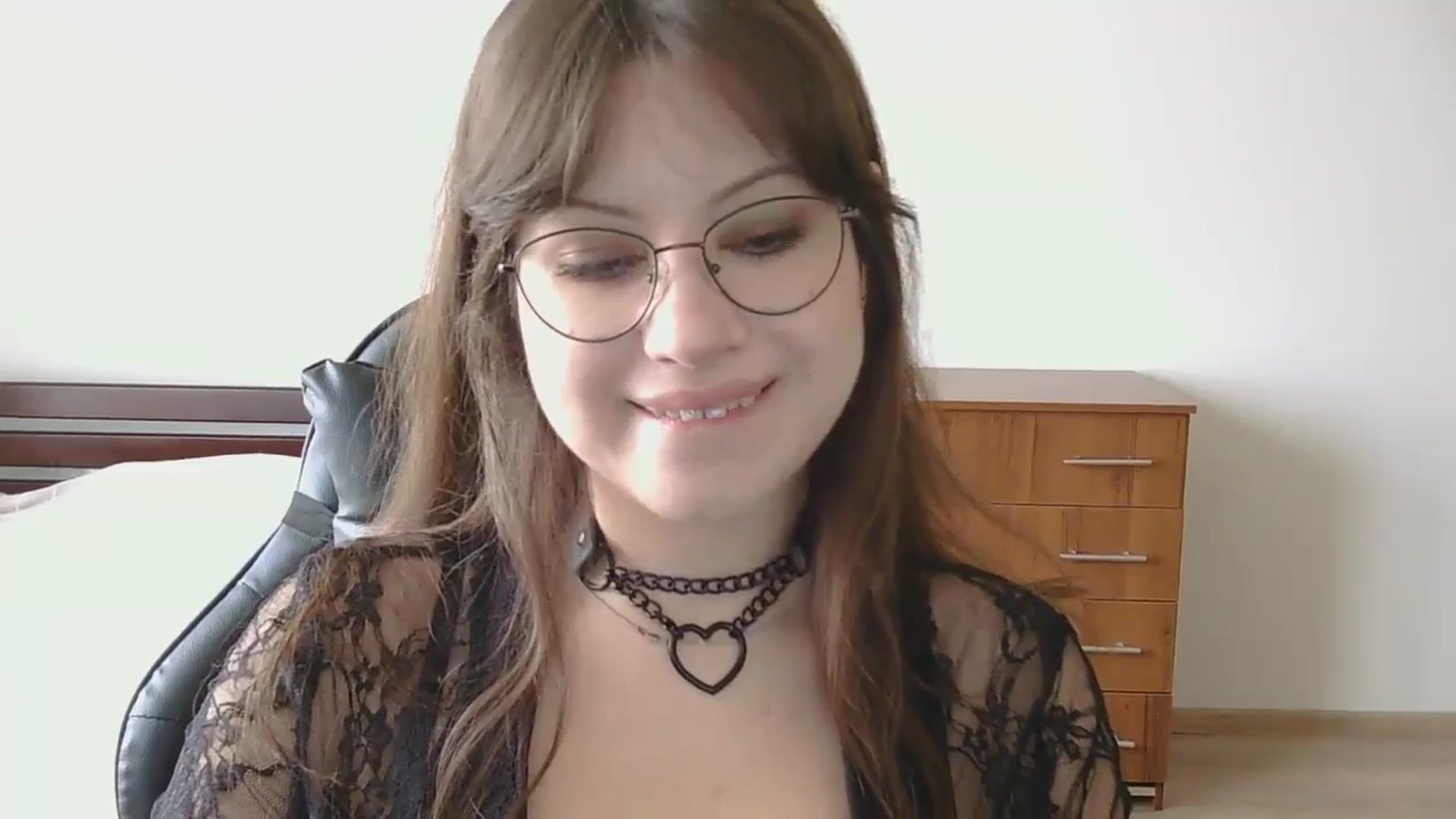 Gallery image thumbnail from NikssiKitty's myfreecams stream on, 04/06/2026, 14:02 image 15 of 20