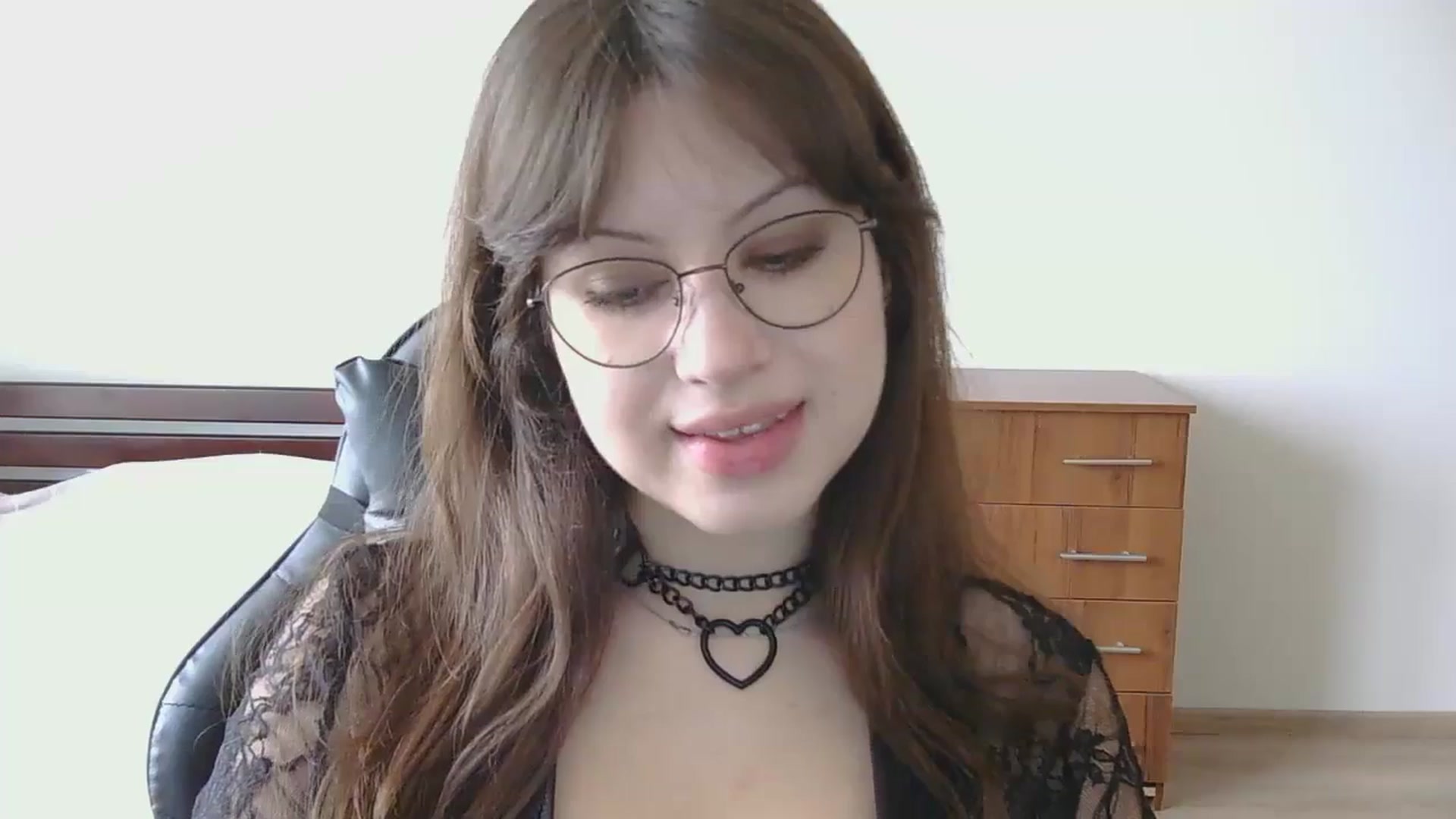 Gallery image thumbnail from NikssiKitty's myfreecams stream on, 04/06/2026, 14:02 image 14 of 20