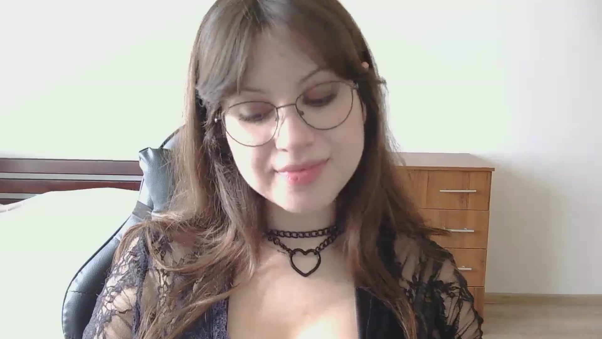 Gallery image thumbnail from NikssiKitty's myfreecams stream on, 04/06/2026, 14:02 image 17 of 20