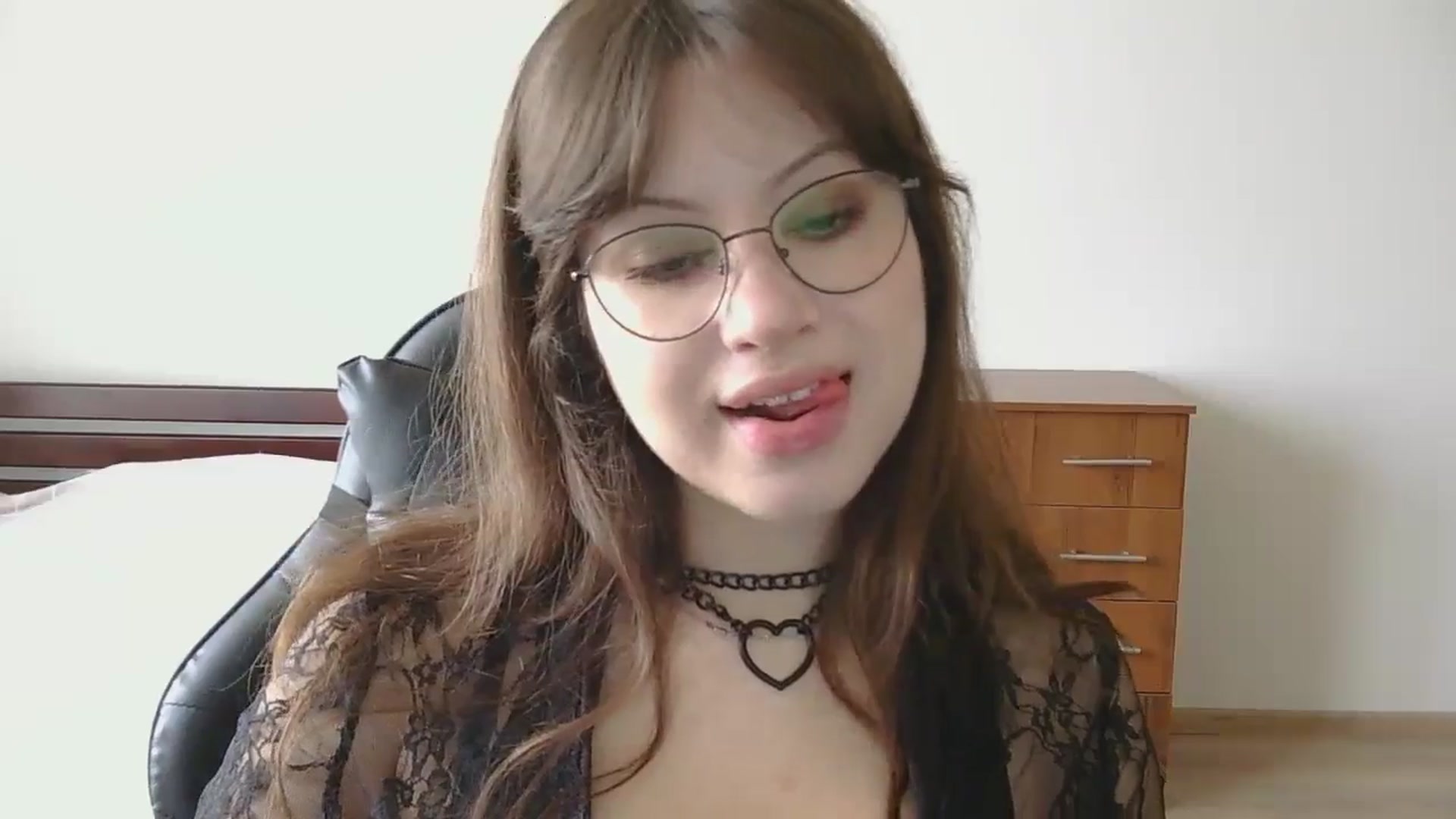 Gallery image thumbnail from NikssiKitty's myfreecams stream on, 04/06/2026, 14:02 image 16 of 20