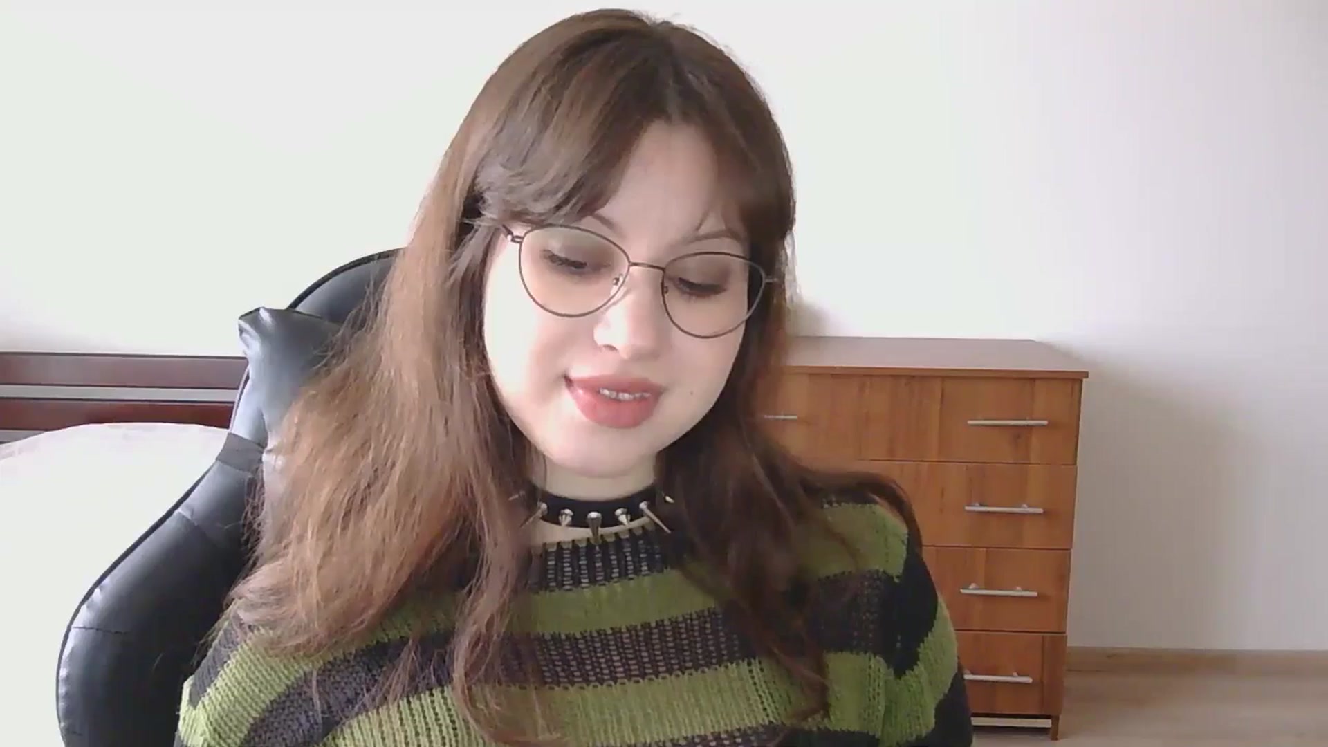 Gallery image thumbnail from NikssiKitty's myfreecams stream on, 04/10/2026, 16:04 image 14 of 20