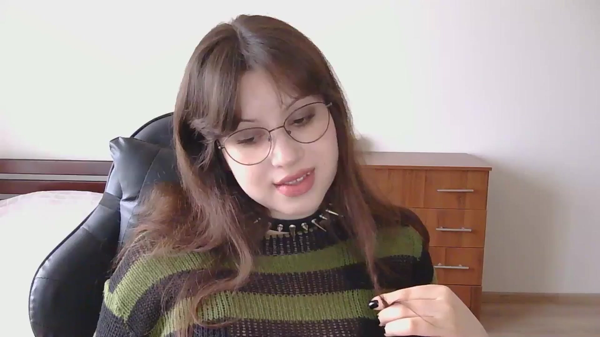 Gallery image thumbnail from NikssiKitty's myfreecams stream on, 04/10/2026, 16:04 image 5 of 20
