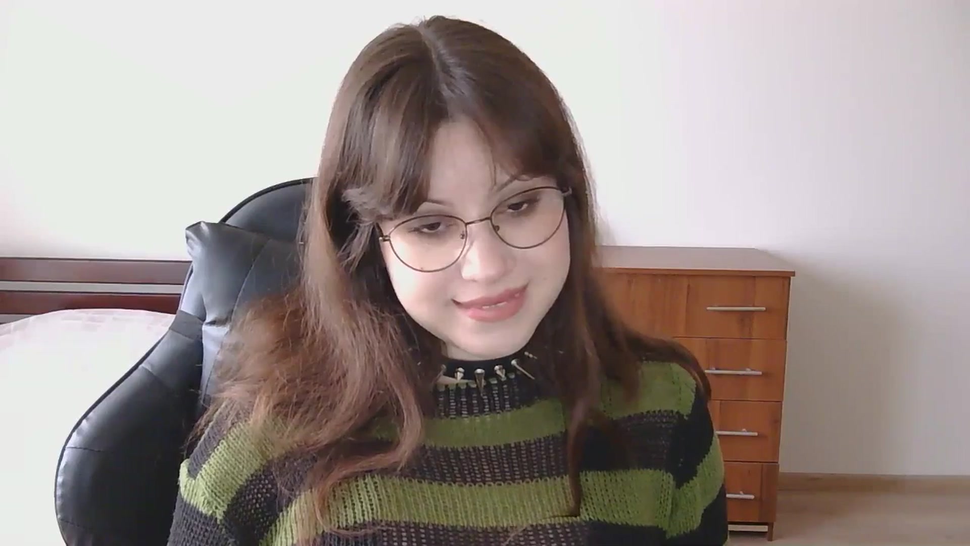 Gallery image thumbnail from NikssiKitty's myfreecams stream on, 04/10/2026, 16:04 image 9 of 20