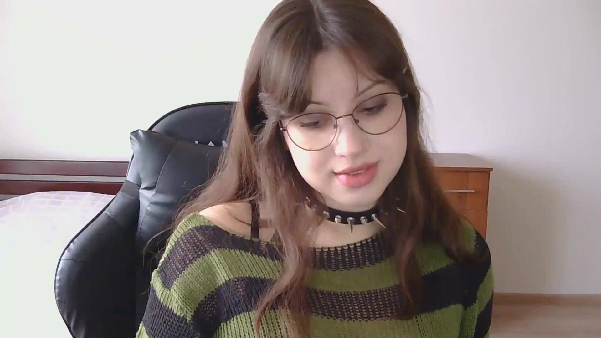 Gallery image thumbnail from NikssiKitty's myfreecams stream on, 04/10/2026, 16:04 image 17 of 20