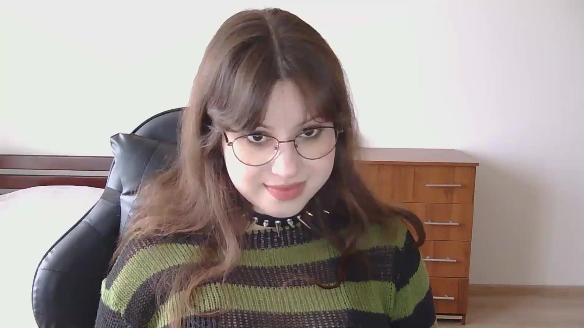 Gallery image thumbnail from NikssiKitty's myfreecams stream on, 04/10/2026, 16:04 image 4 of 20