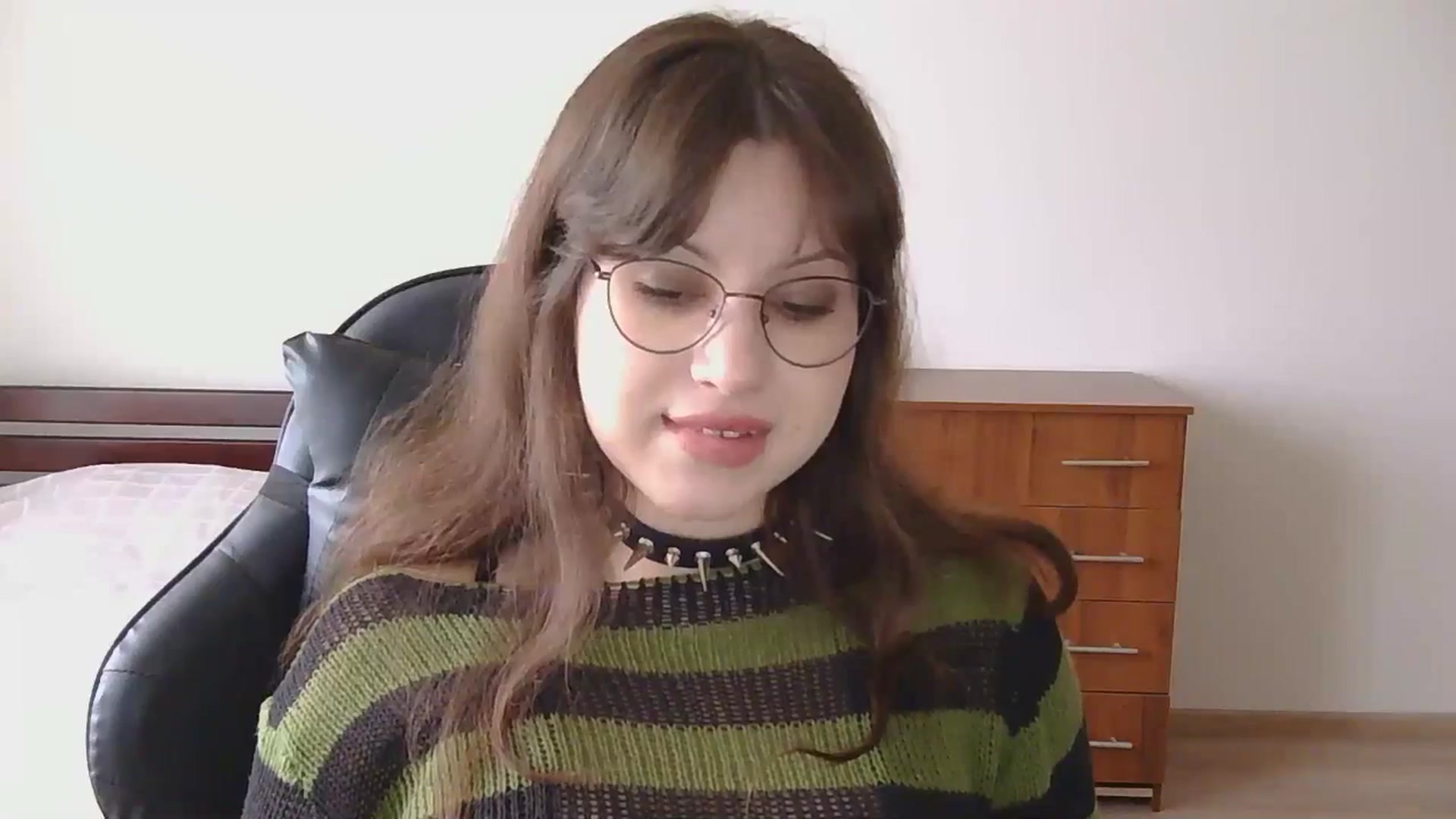 Gallery image thumbnail from NikssiKitty's myfreecams stream on, 04/10/2026, 16:04 image 3 of 20