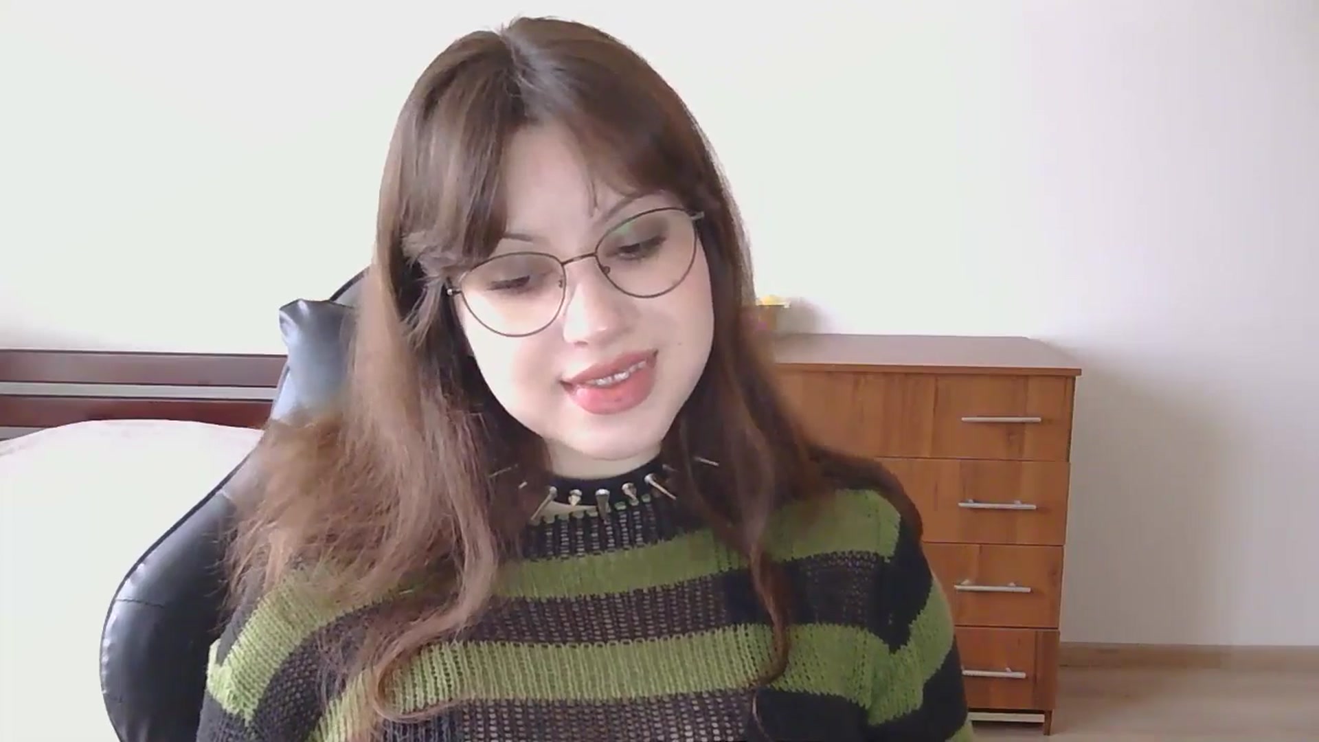 Gallery image thumbnail from NikssiKitty's myfreecams stream on, 04/10/2026, 16:04 image 8 of 20