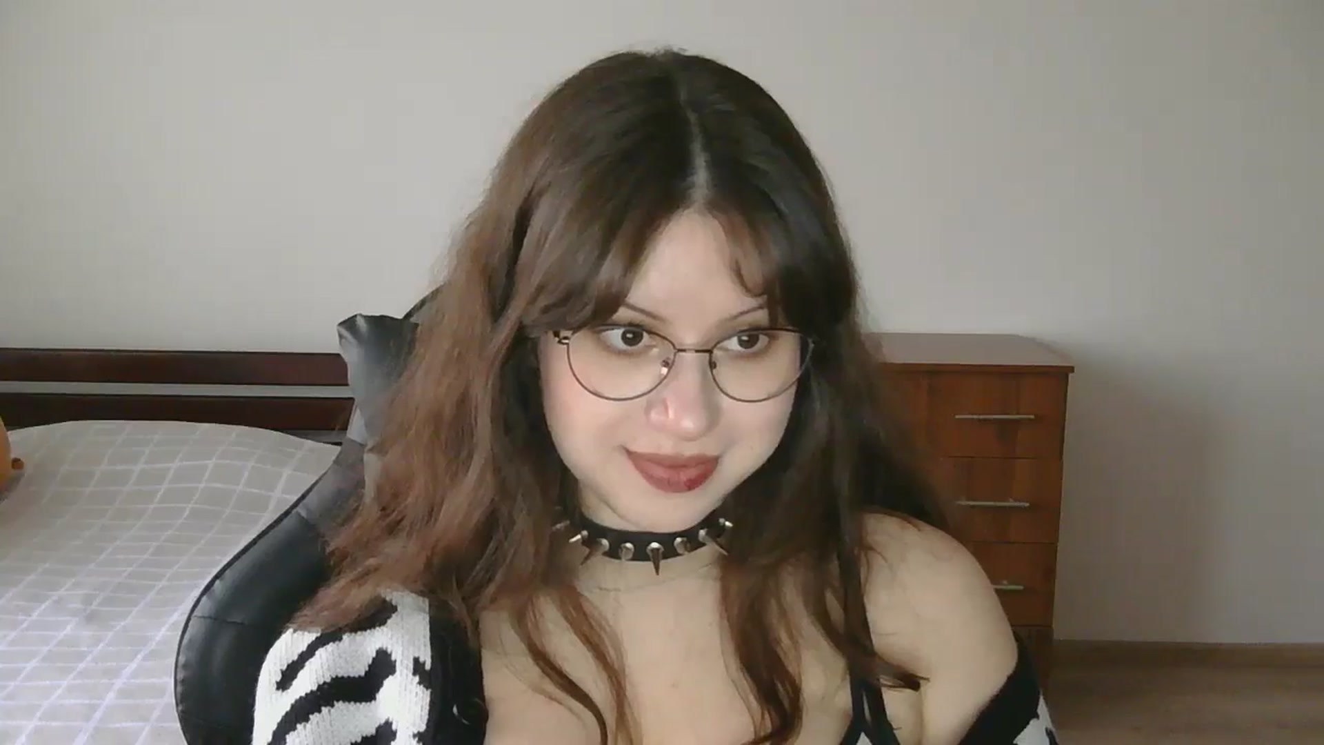 Gallery image thumbnail from NikssiKitty's myfreecams stream on, 04/16/2026, 16:40 image 13 of 20