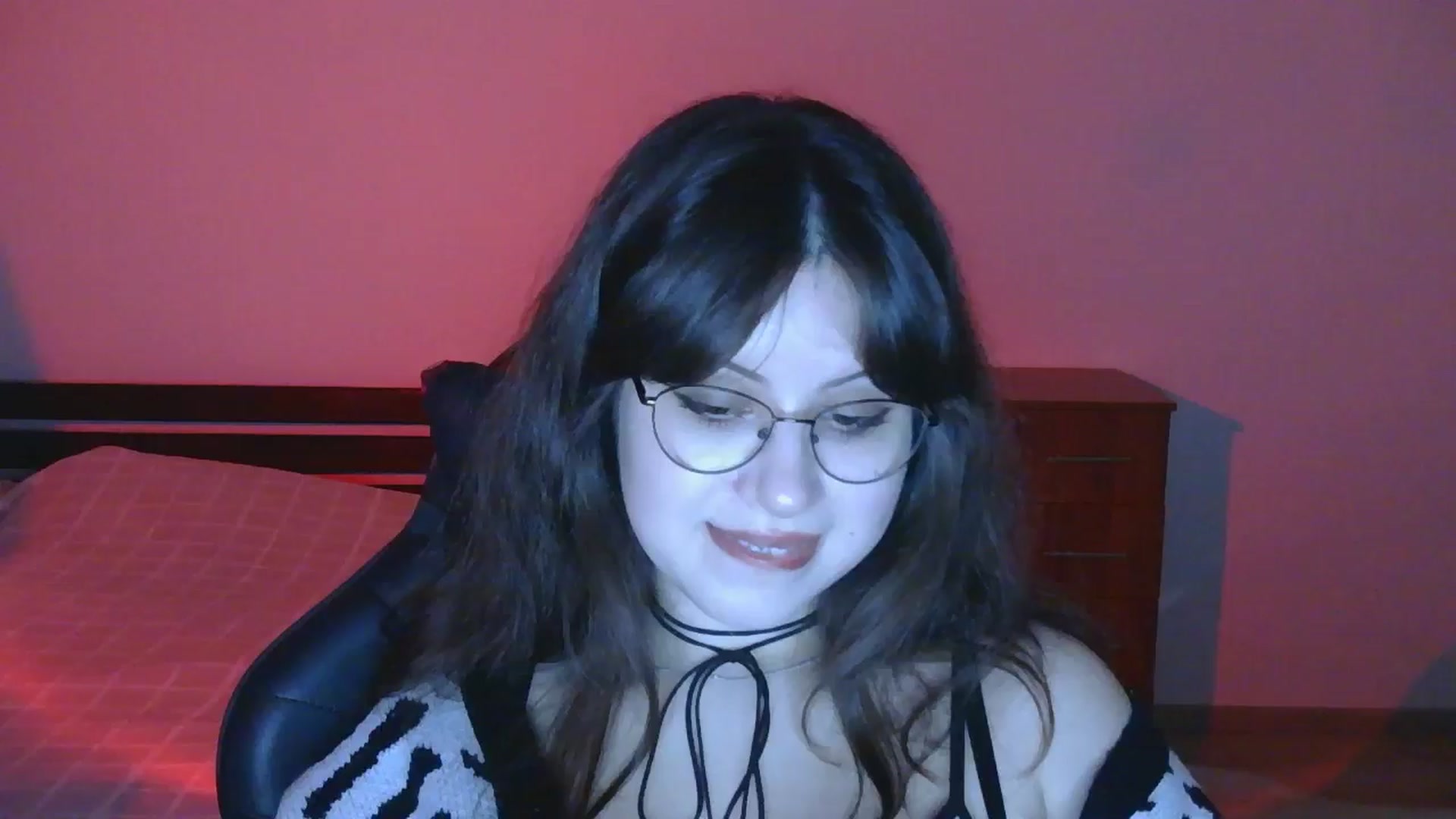 Gallery image thumbnail from NikssiKitty's myfreecams stream on, 04/20/2026, 18:25 image 9 of 20