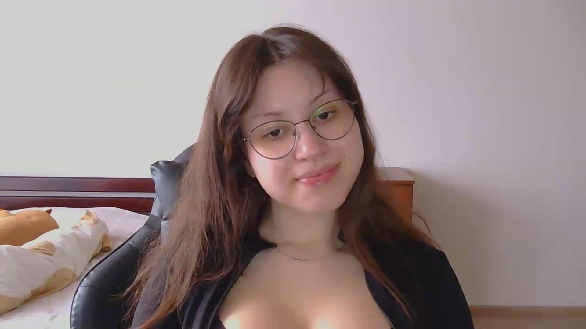 Gallery image thumbnail from NikssiKitty's myfreecams stream on, 05/16/2026, 17:21 image 17 of 20