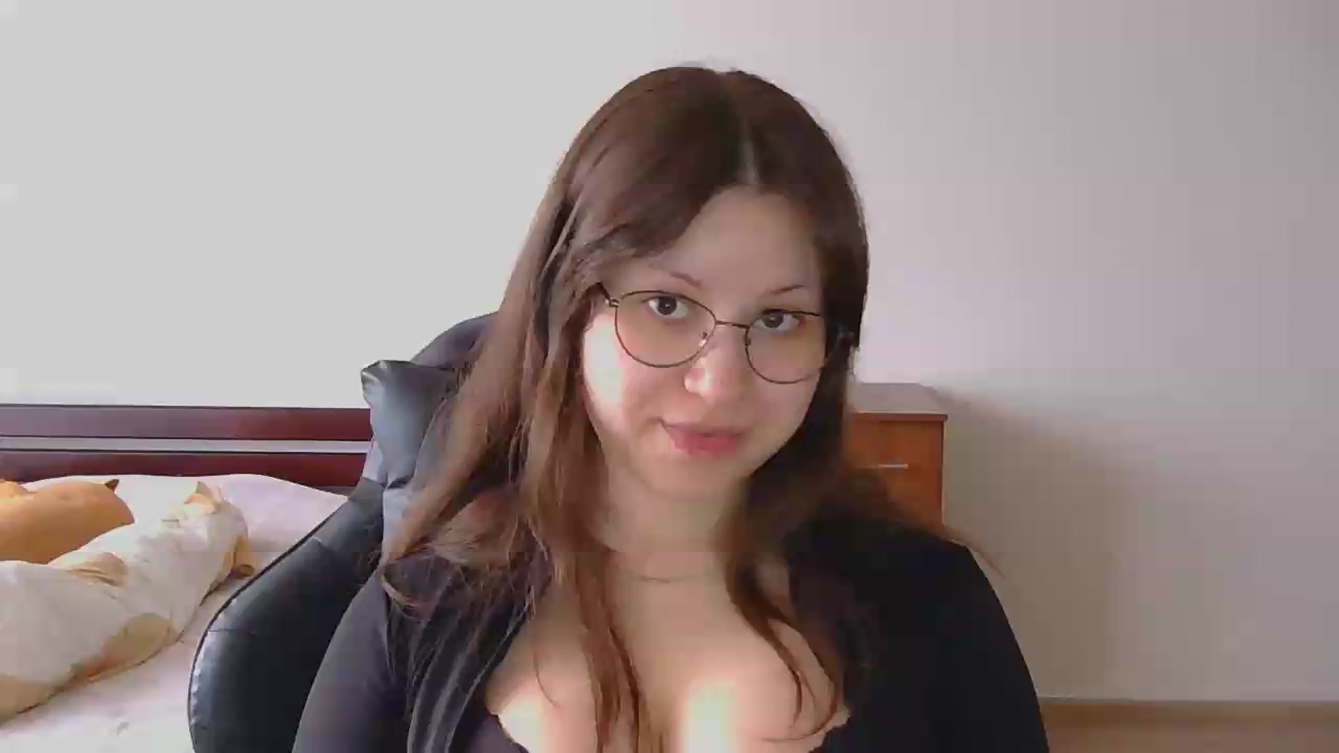 Gallery image thumbnail from NikssiKitty's myfreecams stream on, 05/16/2026, 17:21 image 19 of 20
