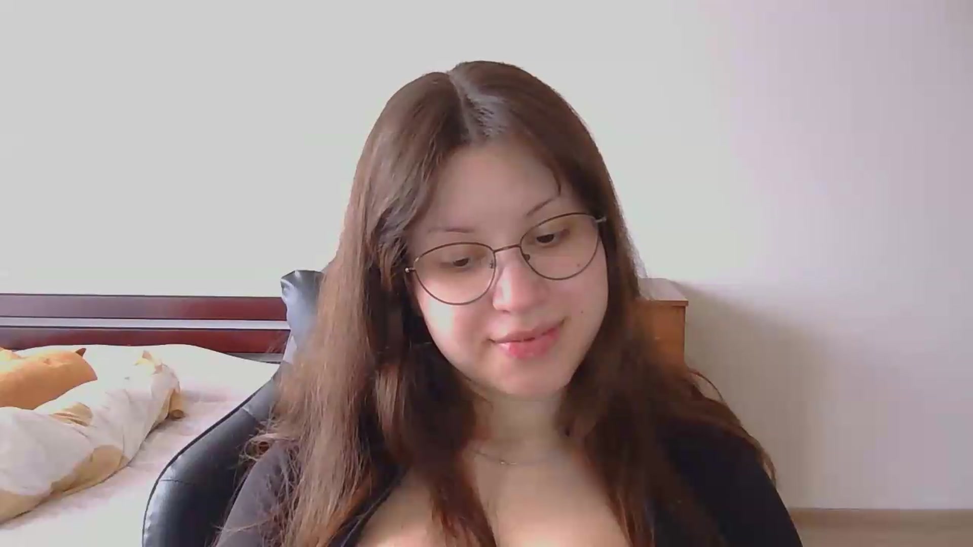 Gallery image thumbnail from NikssiKitty's myfreecams stream on, 05/16/2026, 17:21 image 5 of 20