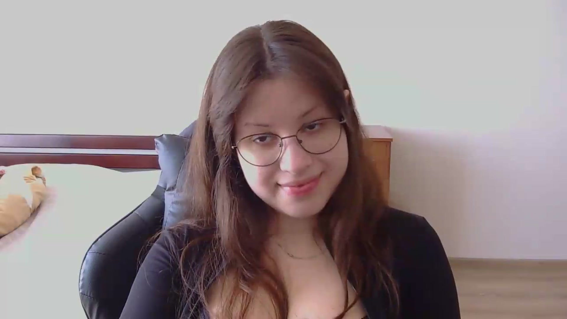 Gallery image thumbnail from NikssiKitty's myfreecams stream on, 05/17/2026, 12:27 image 18 of 20