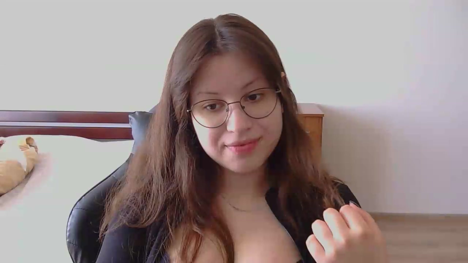 Gallery image thumbnail from NikssiKitty's myfreecams stream on, 05/17/2026, 12:27 image 13 of 20