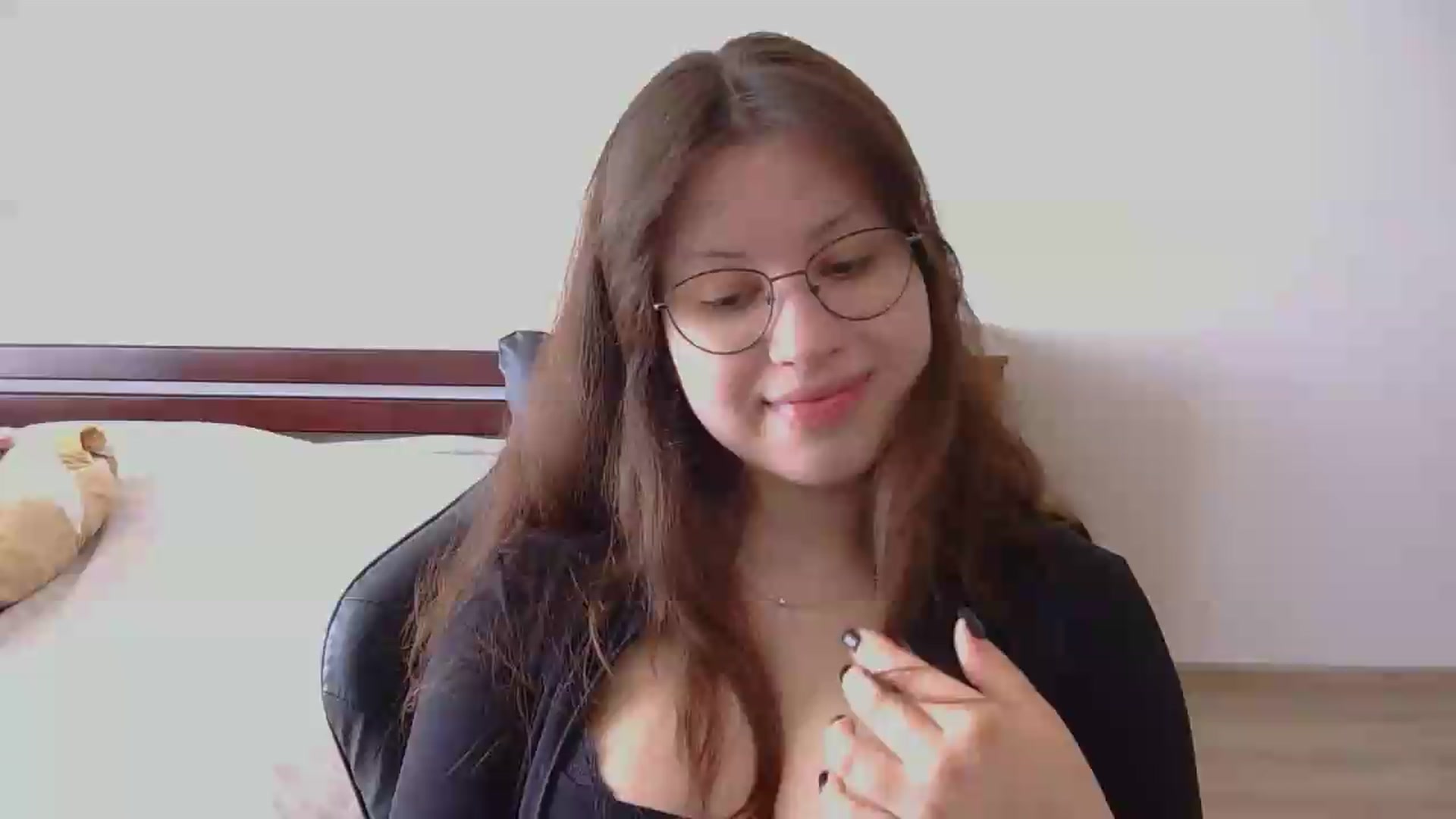 Gallery image thumbnail from NikssiKitty's myfreecams stream on, 05/17/2026, 12:27 image 1 of 20