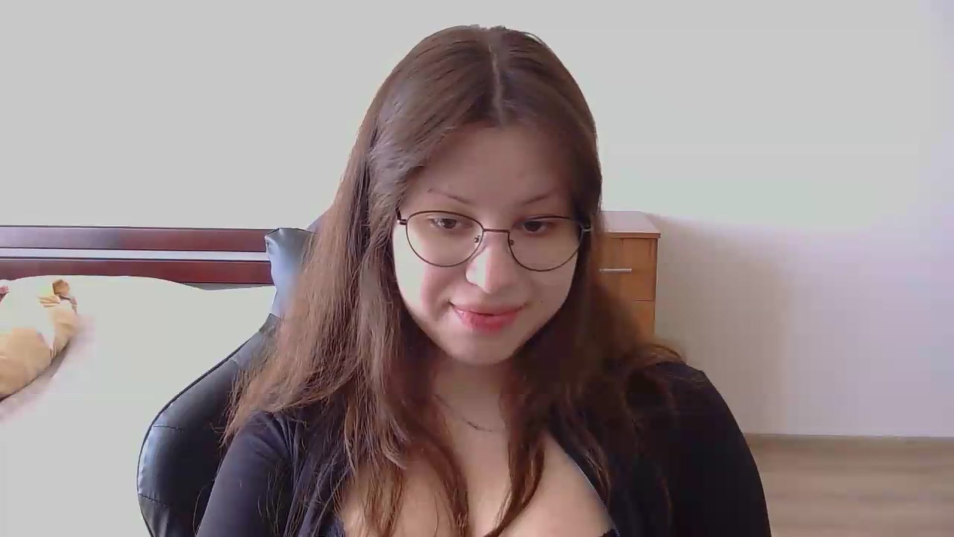 Gallery image thumbnail from NikssiKitty's myfreecams stream on, 05/17/2026, 12:27 image 11 of 20