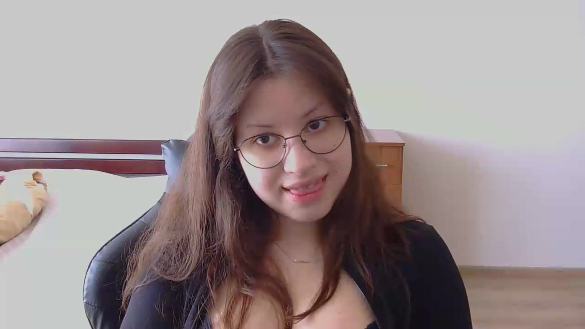 Gallery image thumbnail from NikssiKitty's myfreecams stream on, 05/17/2026, 12:27 image 12 of 20