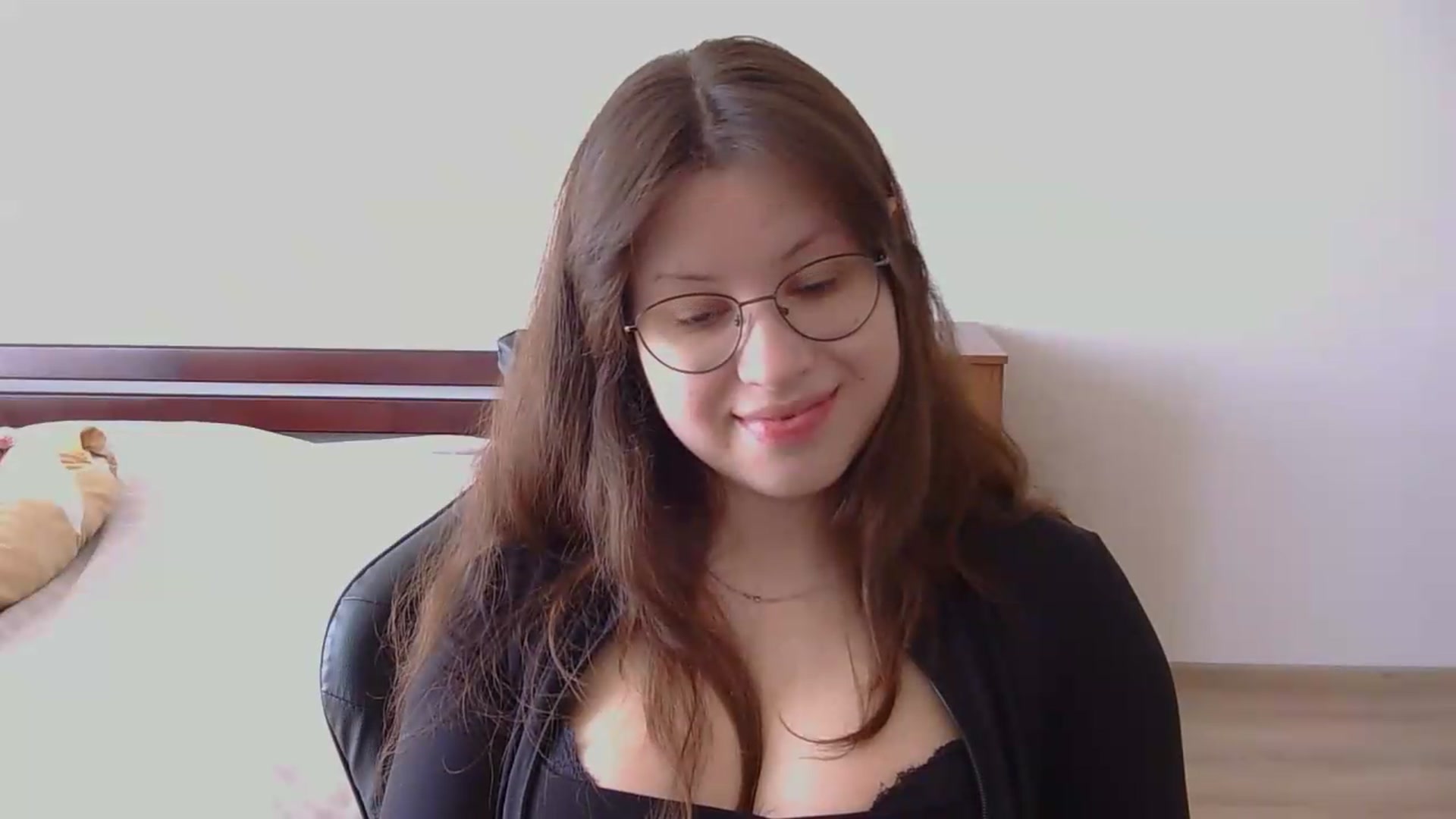 Gallery image thumbnail from NikssiKitty's myfreecams stream on, 05/17/2026, 12:27 image 5 of 20