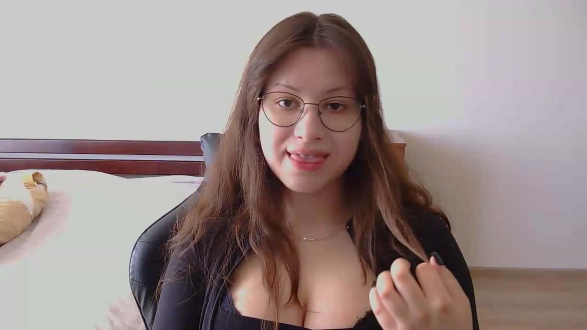 Gallery image thumbnail from NikssiKitty's myfreecams stream on, 05/17/2026, 12:27 image 3 of 20