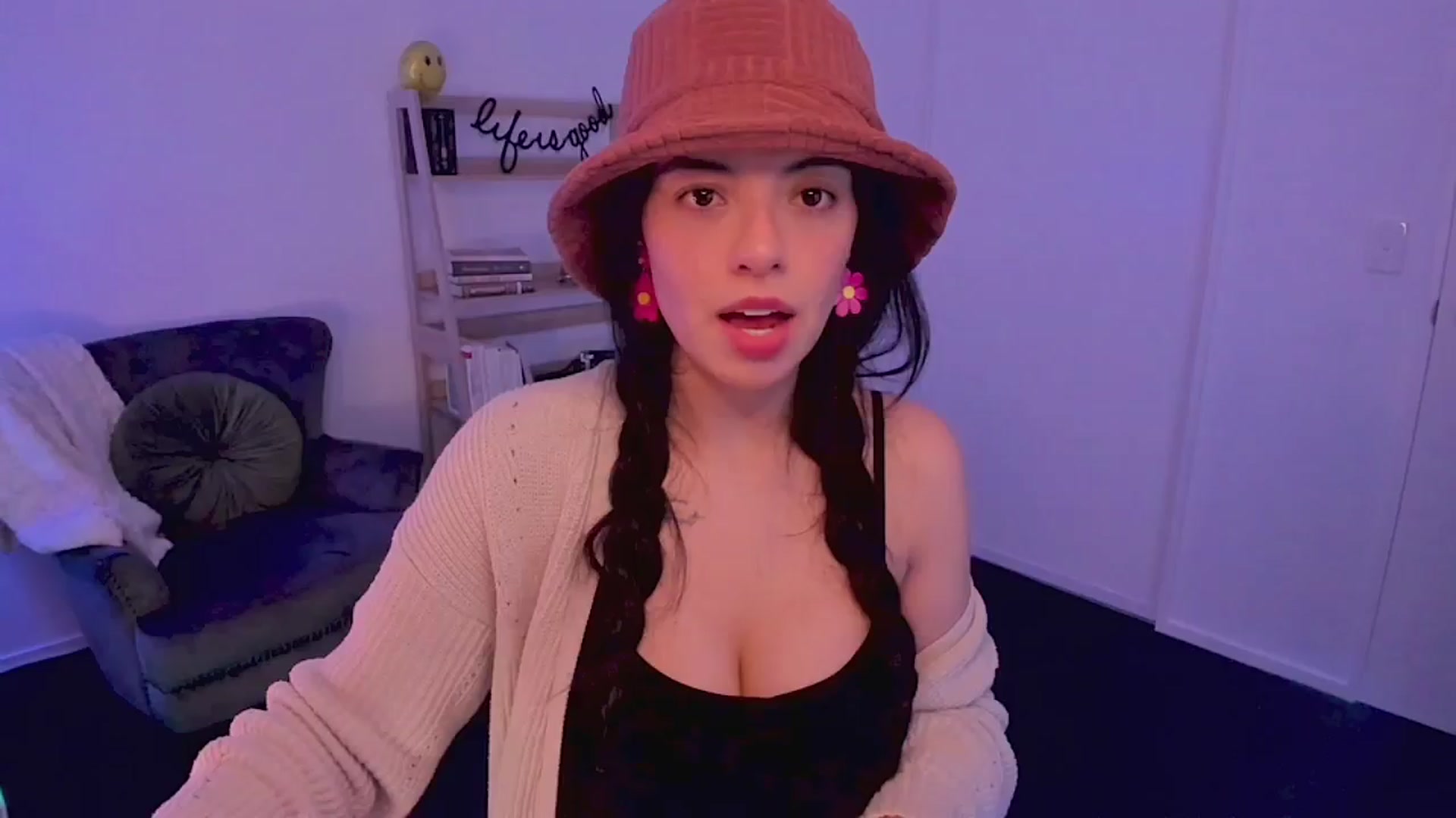 Gallery image thumbnail from NinaSage's myfreecams stream on, 08/18/2025, 02:47 image 10 of 20