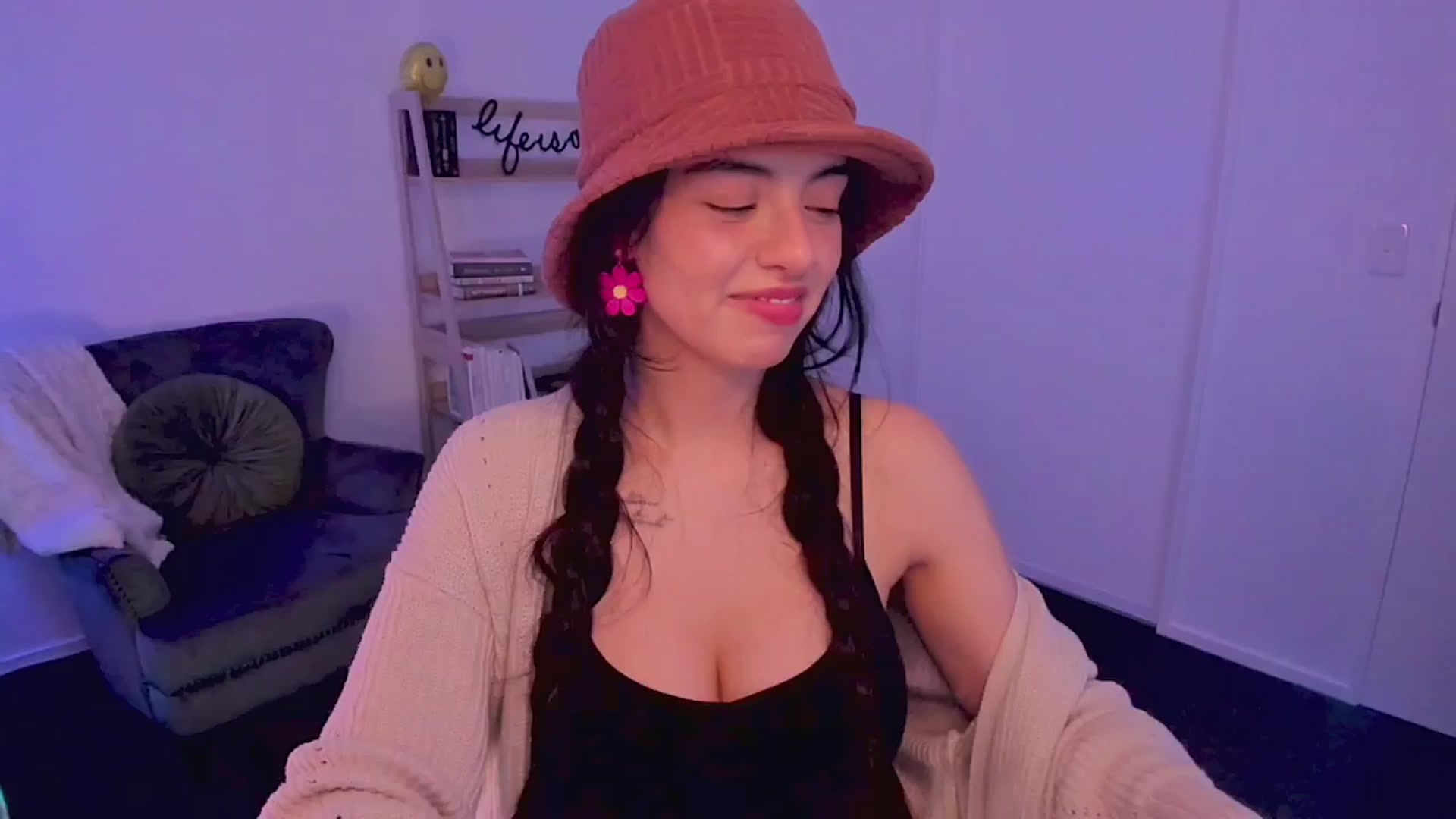 Gallery image thumbnail from NinaSage's myfreecams stream on, 08/18/2025, 02:47 image 11 of 20