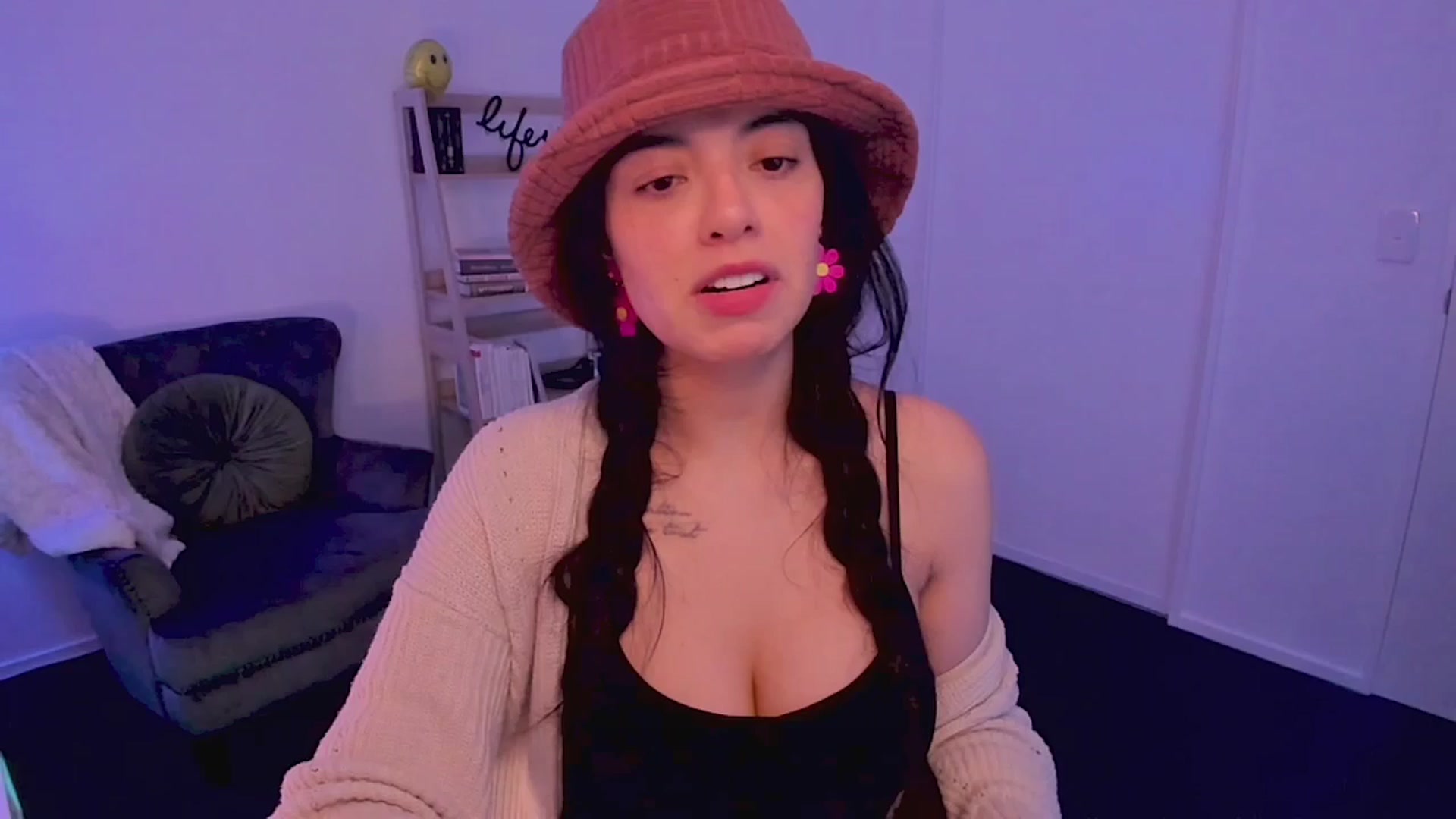 Gallery image thumbnail from NinaSage's myfreecams stream on, 08/18/2025, 02:47 image 18 of 20