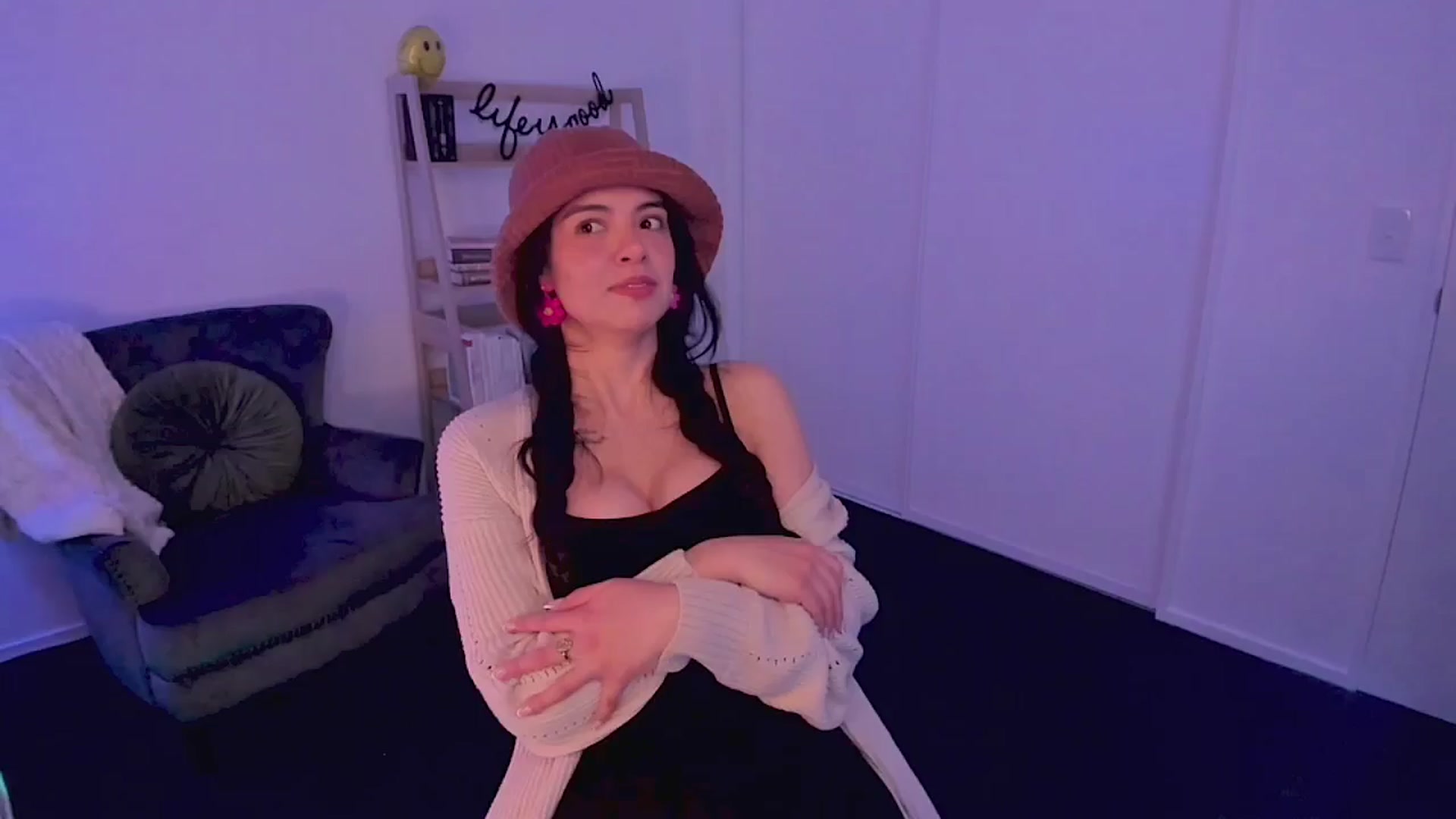 Gallery image thumbnail from NinaSage's myfreecams stream on, 08/18/2025, 02:47 image 12 of 20