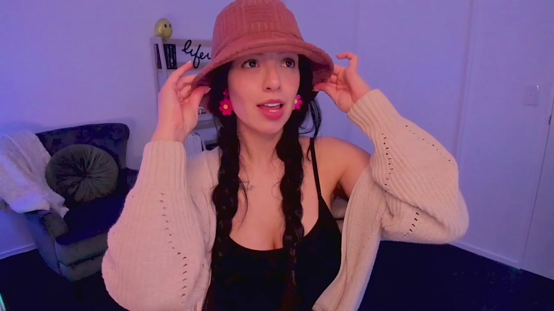 Gallery image thumbnail from NinaSage's myfreecams stream on, 08/18/2025, 02:47 image 16 of 20