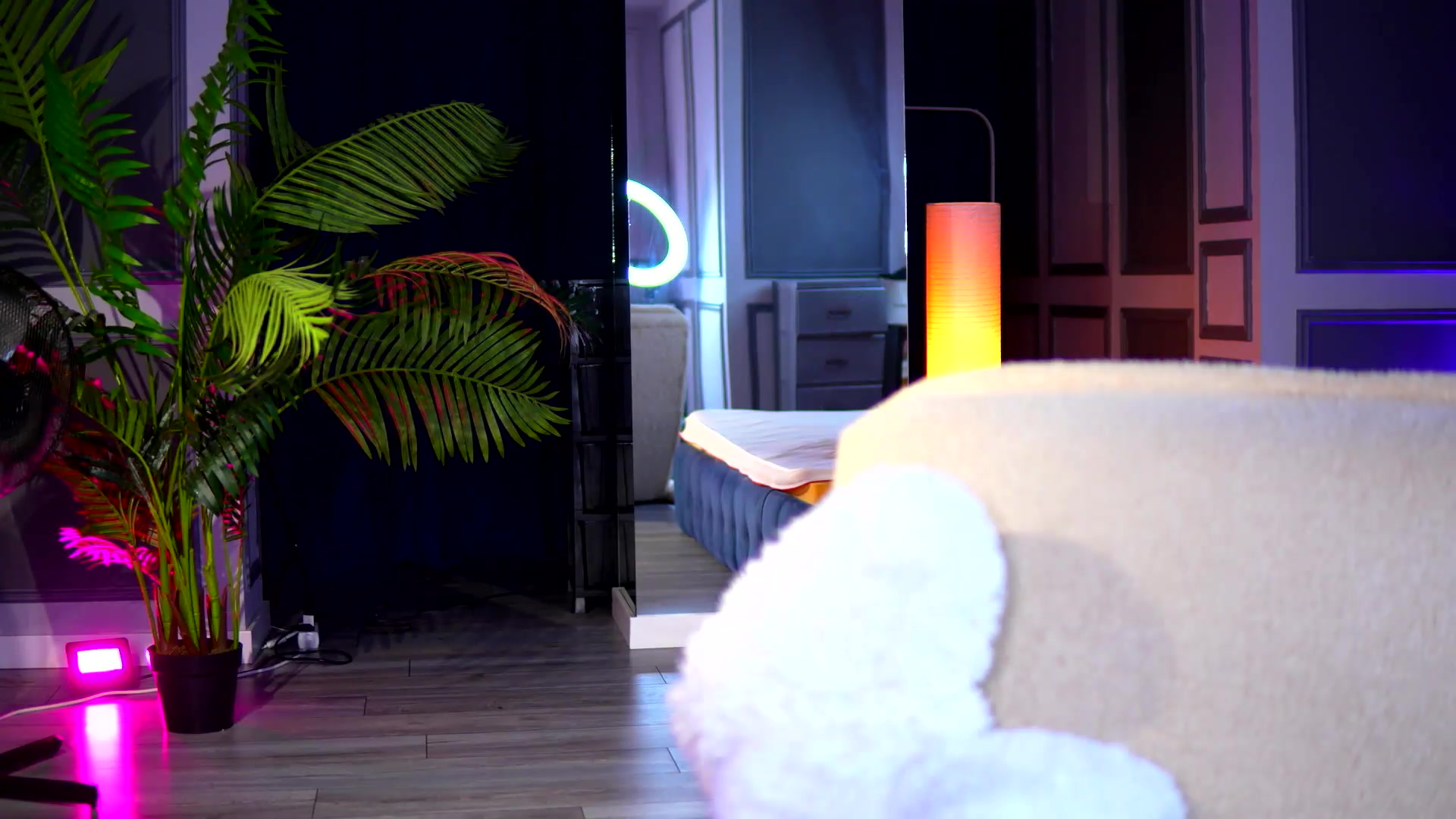 Gallery image thumbnail from NinaSolenne's myfreecams stream on, 08/31/2026, 24:33 image 16 of 20