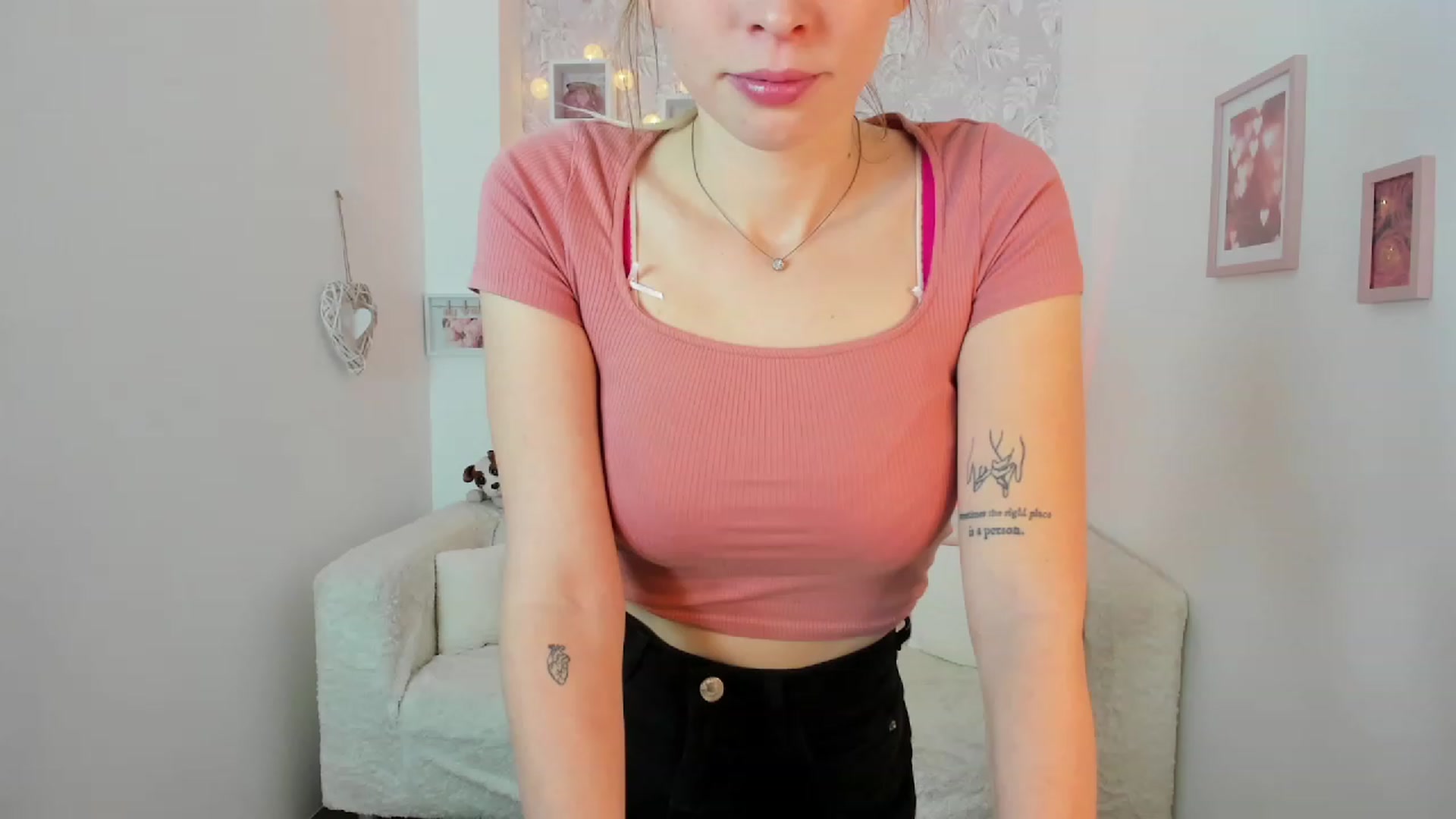 Gallery image thumbnail from Nina_Croft's myfreecams stream on, 01/25/2023, 19:23 image 6 of 20