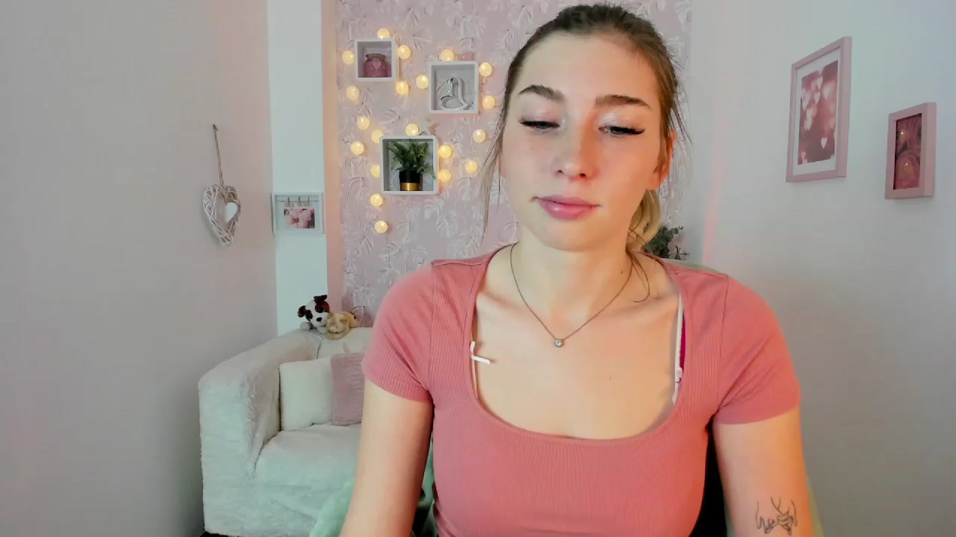 Gallery image thumbnail from Nina_Croft's myfreecams stream on, 01/25/2023, 19:23 image 17 of 20