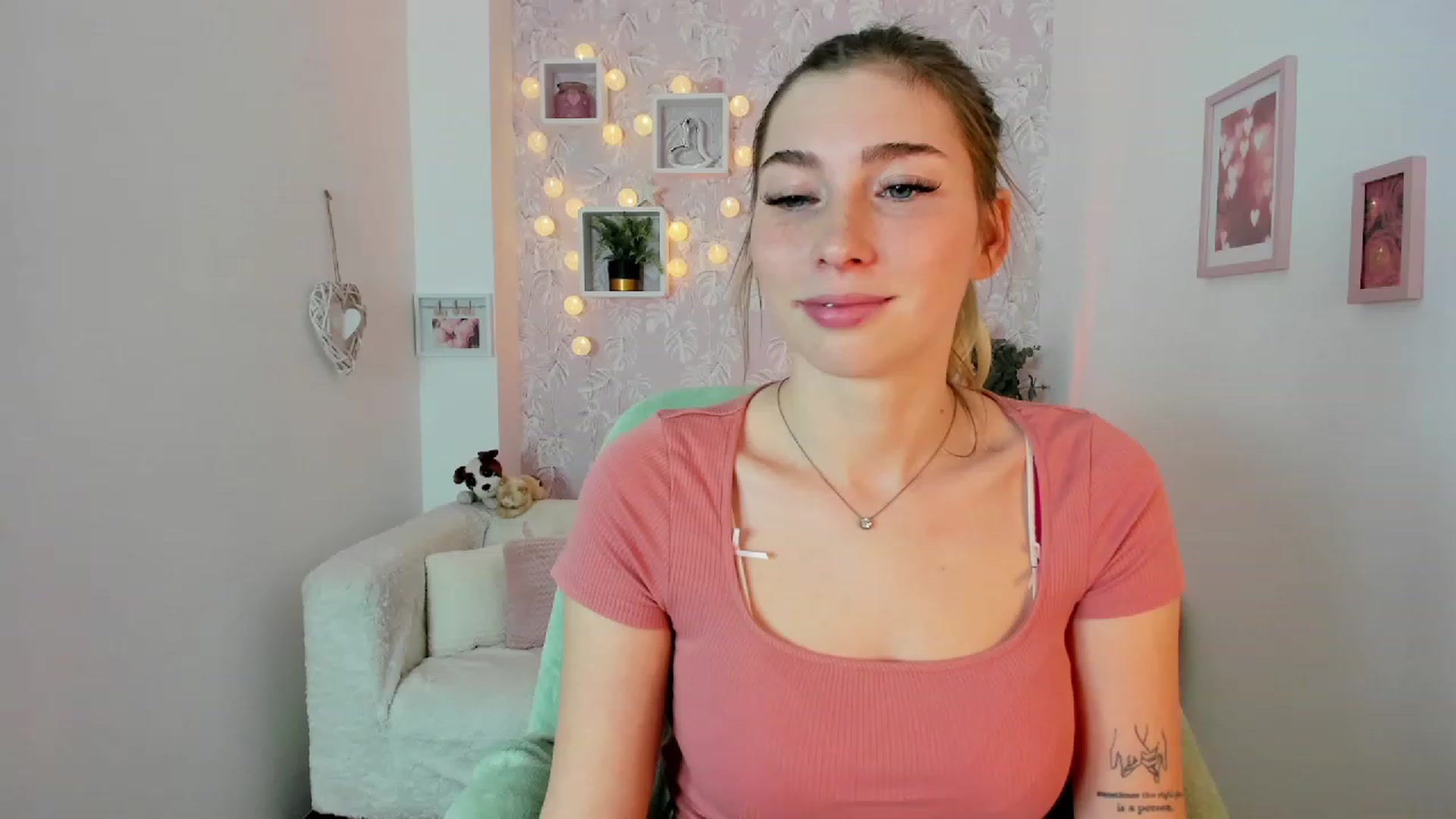 Gallery image thumbnail from Nina_Croft's myfreecams stream on, 01/25/2023, 19:23 image 12 of 20