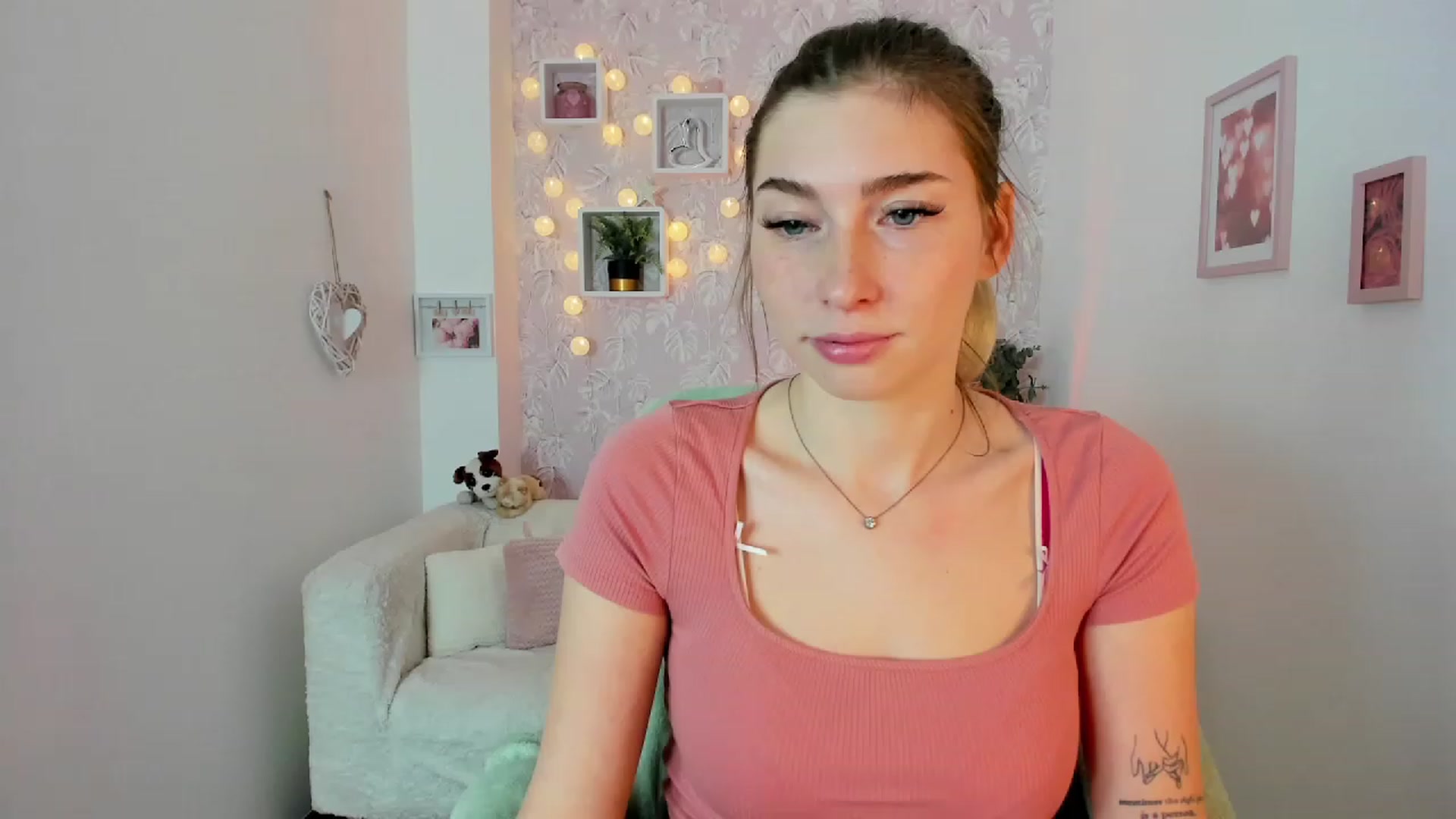 Gallery image thumbnail from Nina_Croft's myfreecams stream on, 01/25/2023, 19:23 image 18 of 20