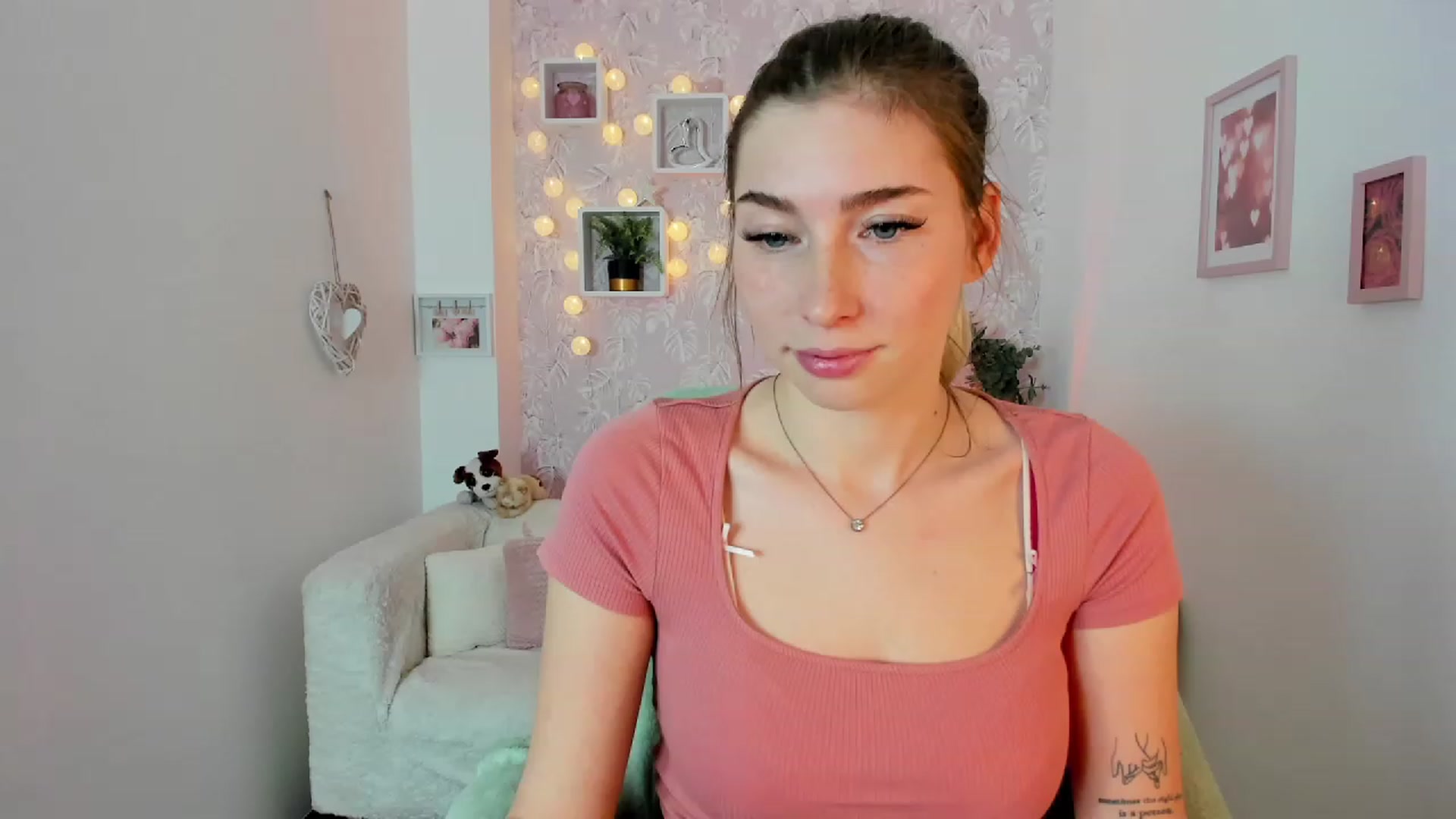 Gallery image thumbnail from Nina_Croft's myfreecams stream on, 01/25/2023, 19:23 image 13 of 20