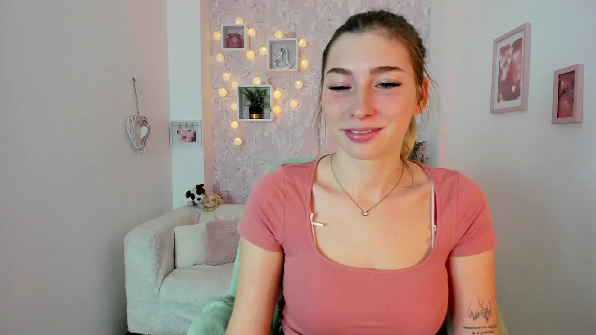 Gallery image thumbnail from Nina_Croft's myfreecams stream on, 01/25/2023, 19:23 image 15 of 20