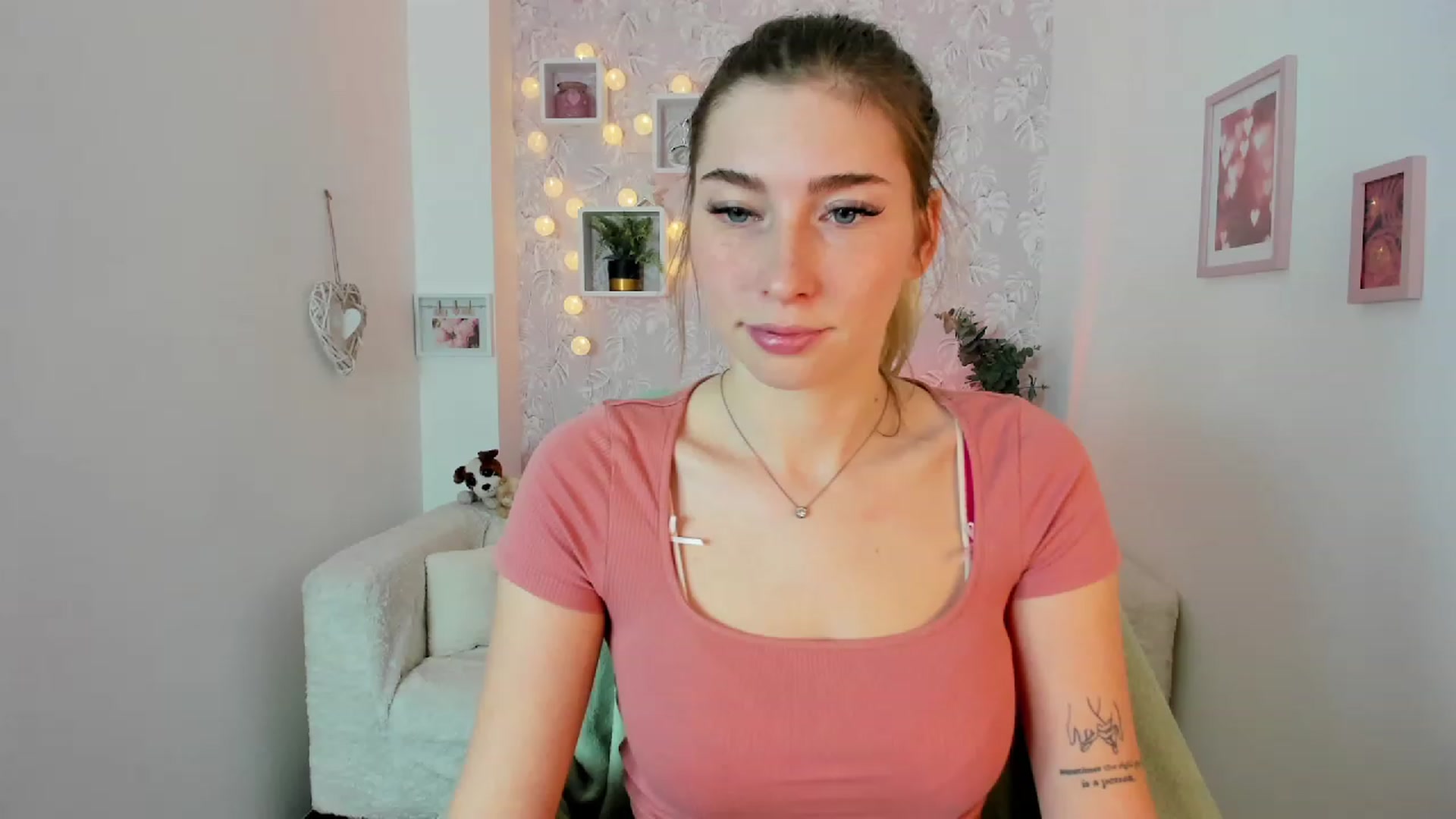 Gallery image thumbnail from Nina_Croft's myfreecams stream on, 01/25/2023, 19:23 image 11 of 20
