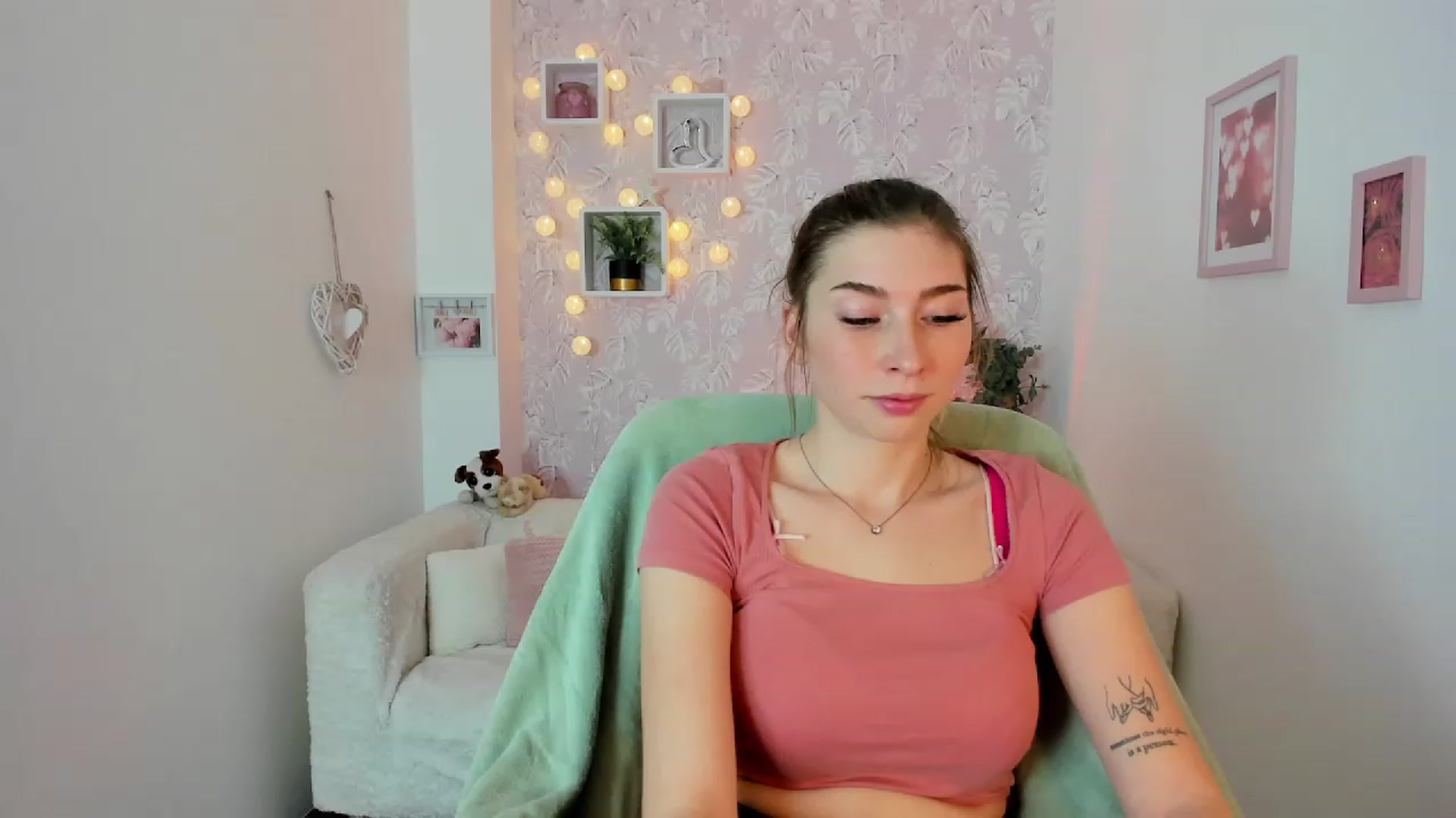 Gallery image thumbnail from Nina_Croft's myfreecams stream on, 01/25/2023, 20:50 image 4 of 20
