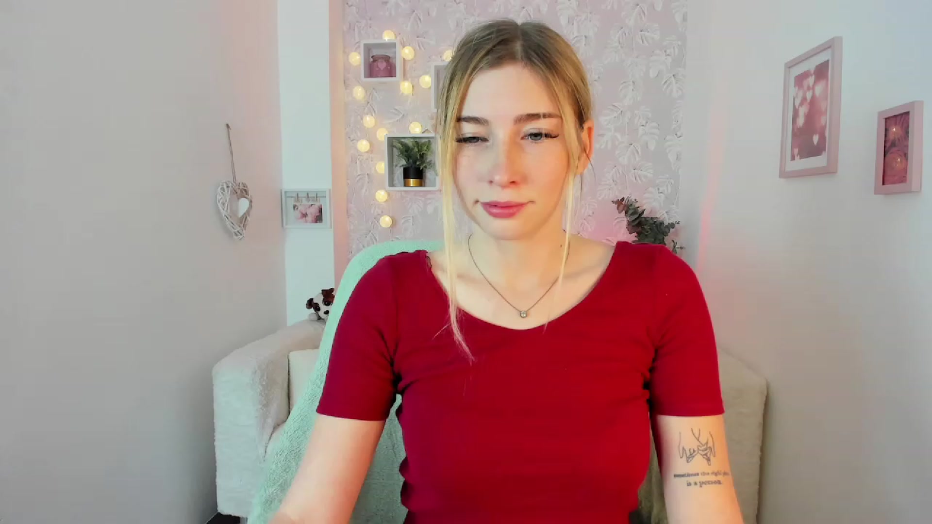Gallery image thumbnail from Nina_Croft's myfreecams stream on, 01/27/2023, 19:56 image 3 of 20