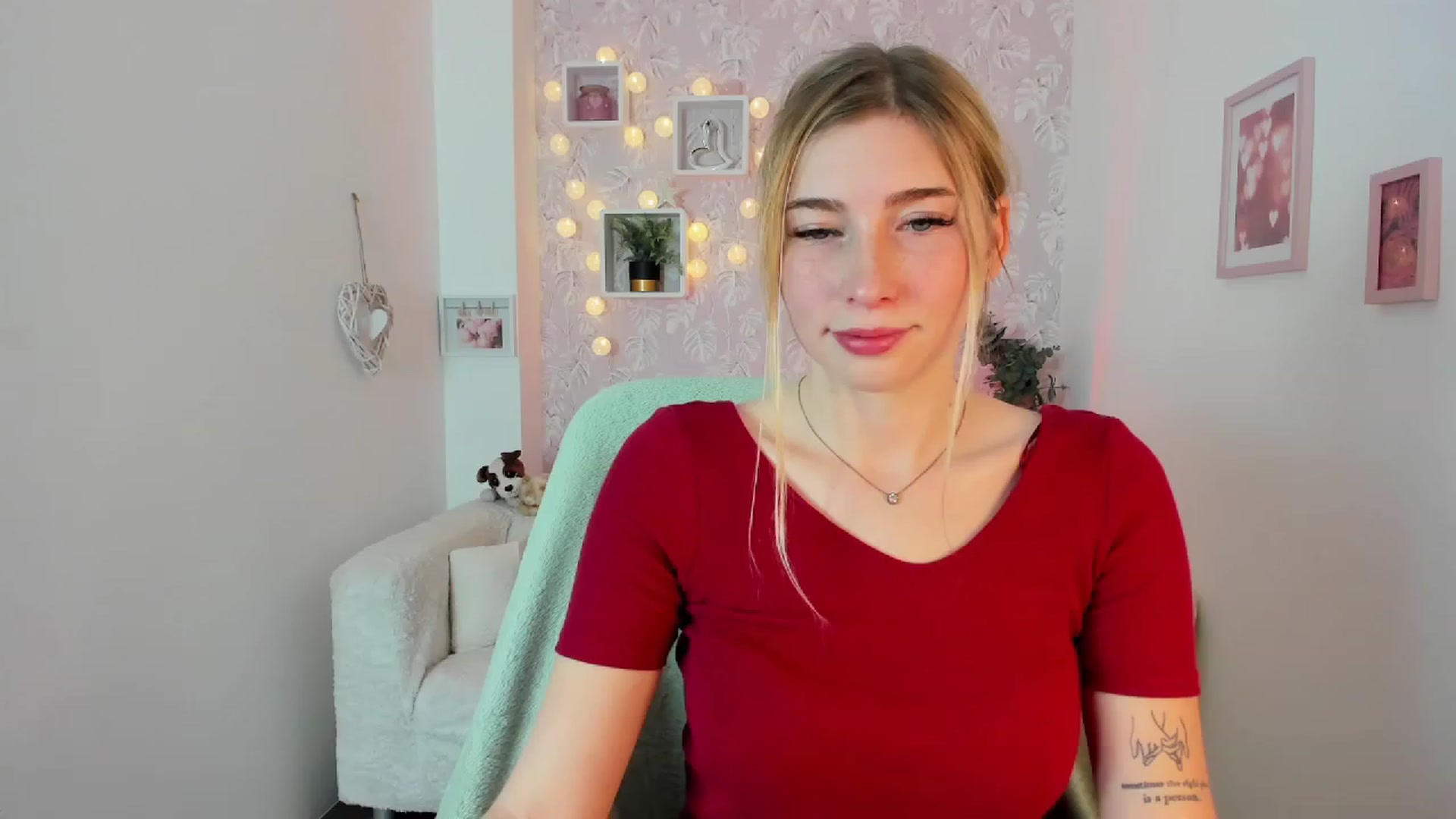 Gallery image thumbnail from Nina_Croft's myfreecams stream on, 01/27/2023, 21:50 image 7 of 20