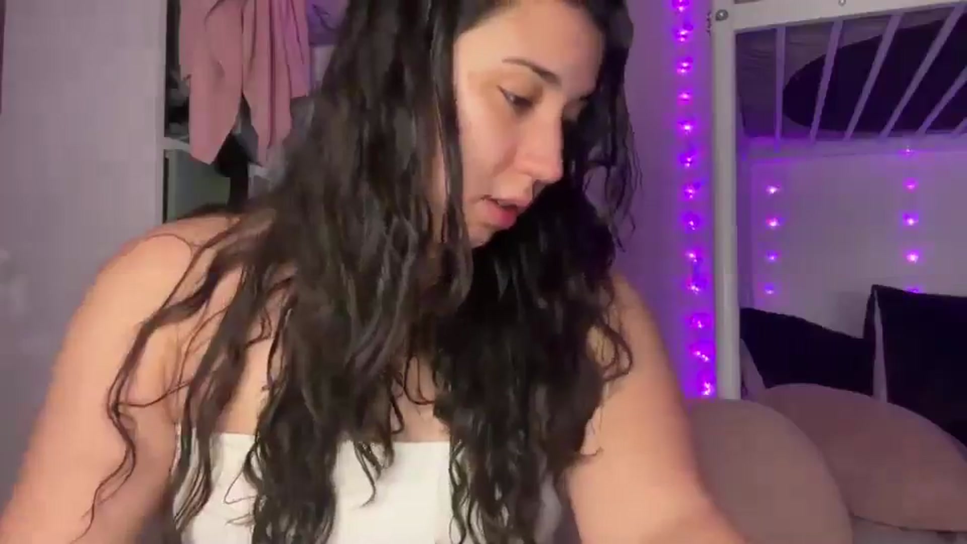 Gallery image thumbnail from Nina_lovez's myfreecams stream on, 03/19/2025, 15:41 image 18 of 20