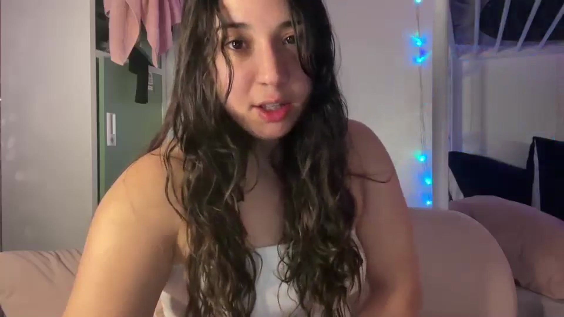 Gallery image thumbnail from Nina_lovez's myfreecams stream on, 03/19/2025, 15:41 image 7 of 20