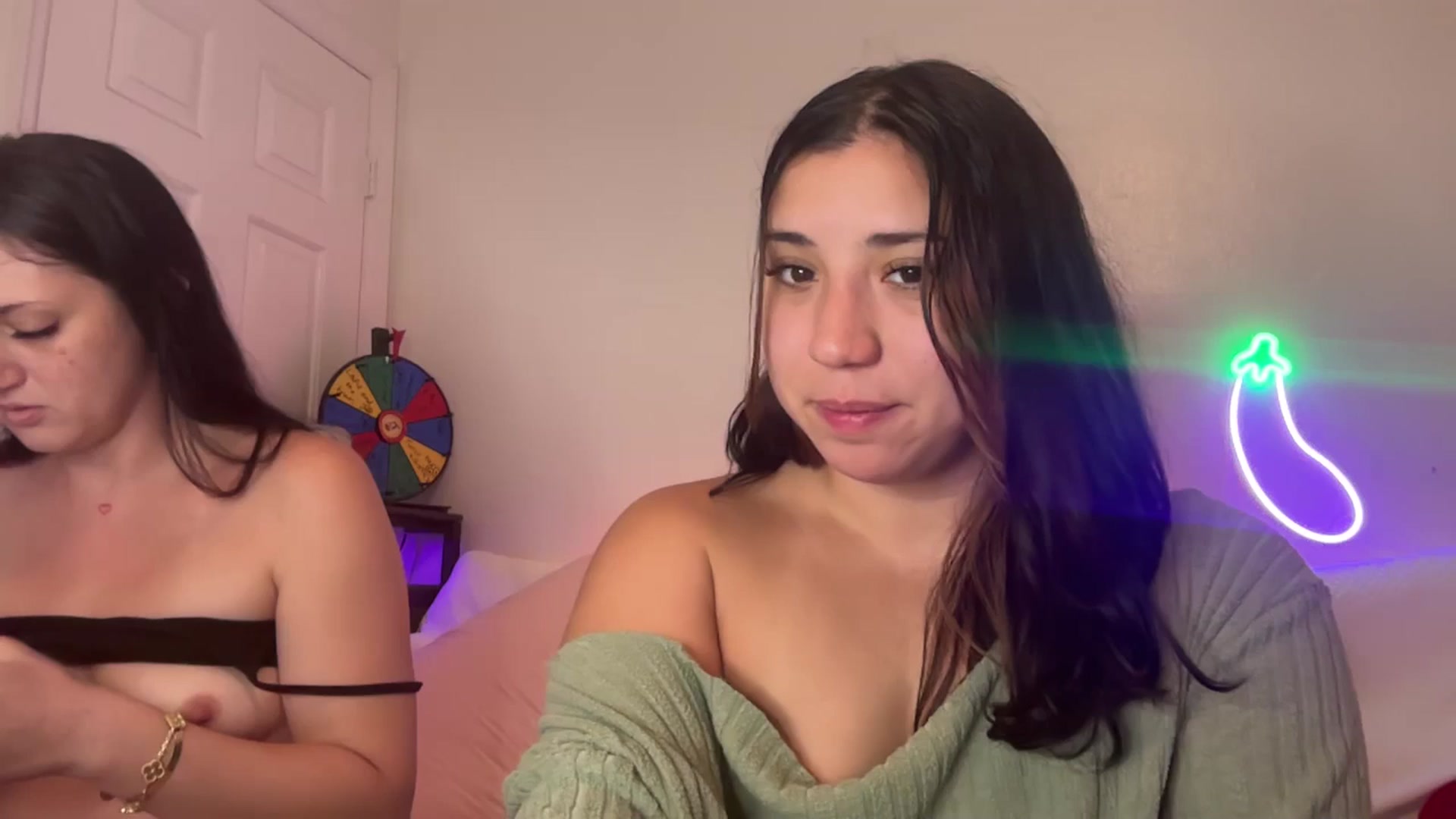 Gallery image thumbnail from Nina_lovez's myfreecams stream on, 05/01/2026, 15:57 image 11 of 20